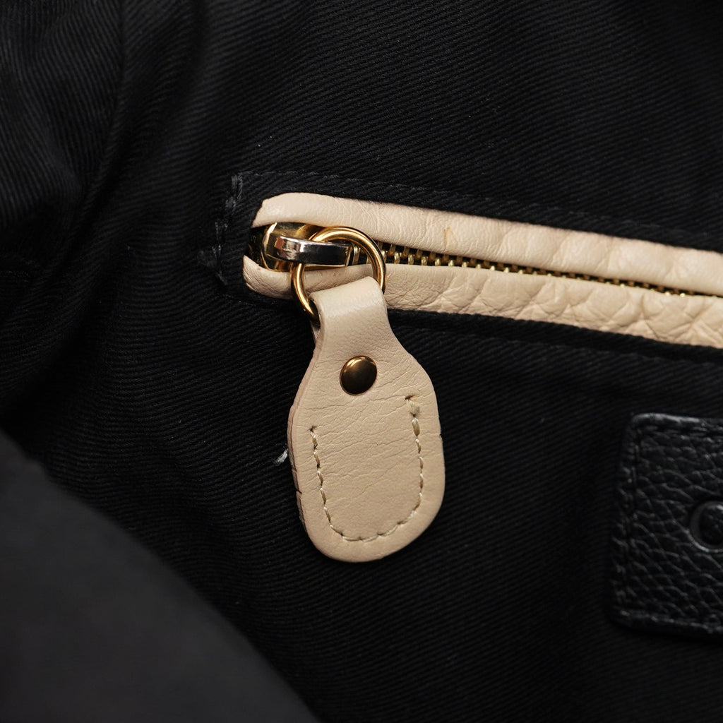 Black Leather Paraty 2-Way Shoulder Bag
