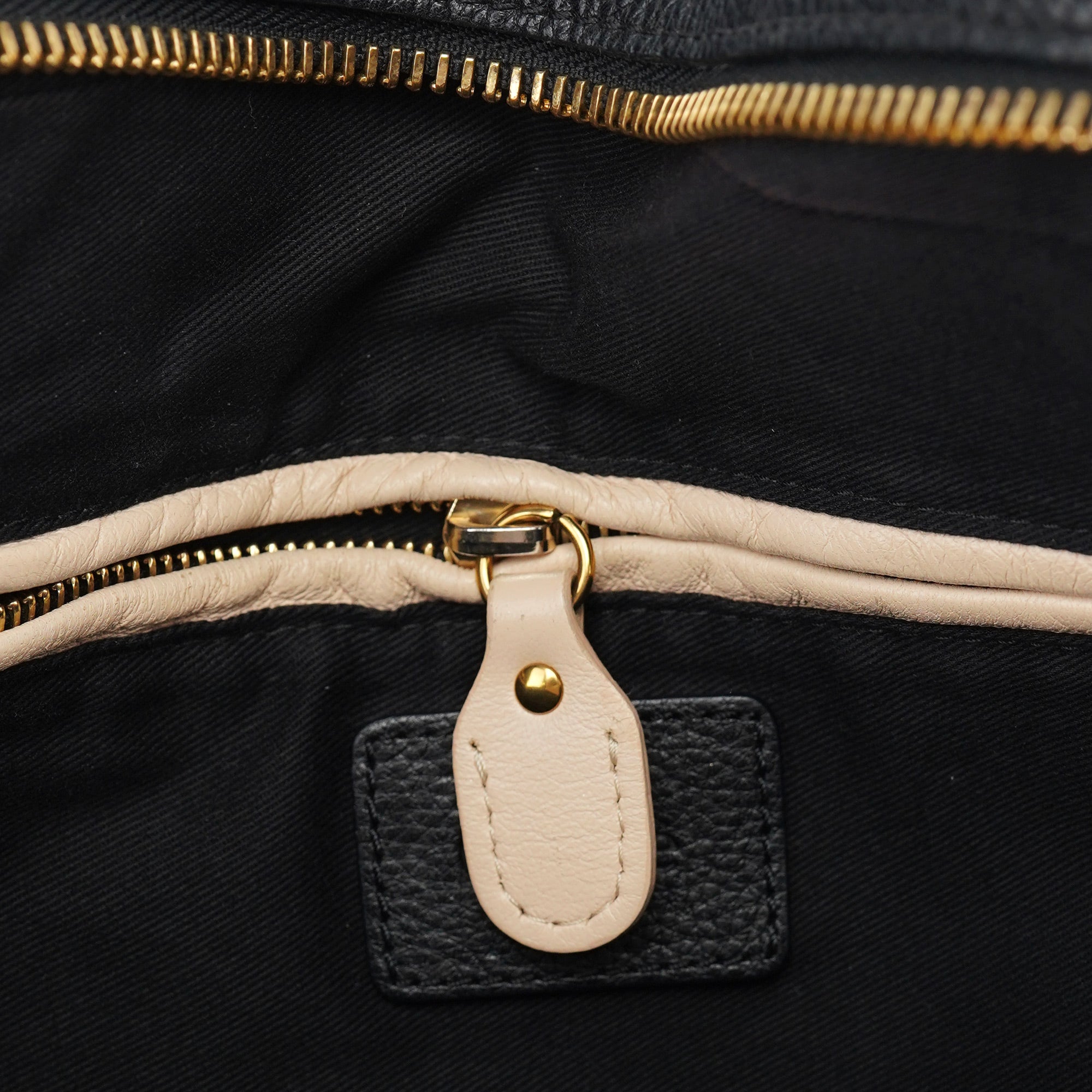 Black Leather Paraty 2-Way Shoulder Bag