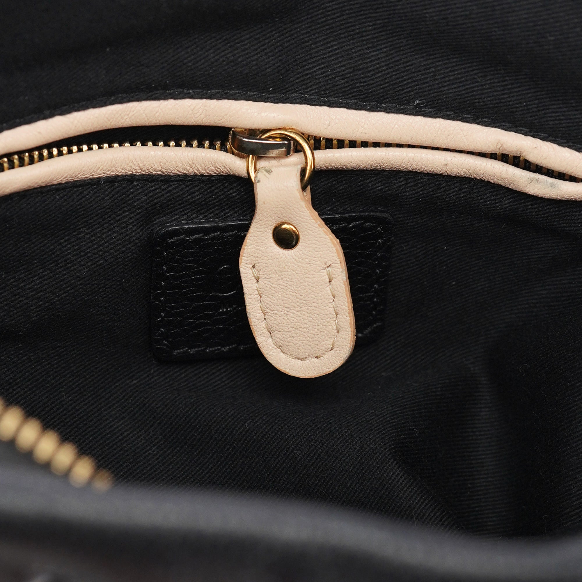 Black Leather Paraty 2-Way Shoulder Bag