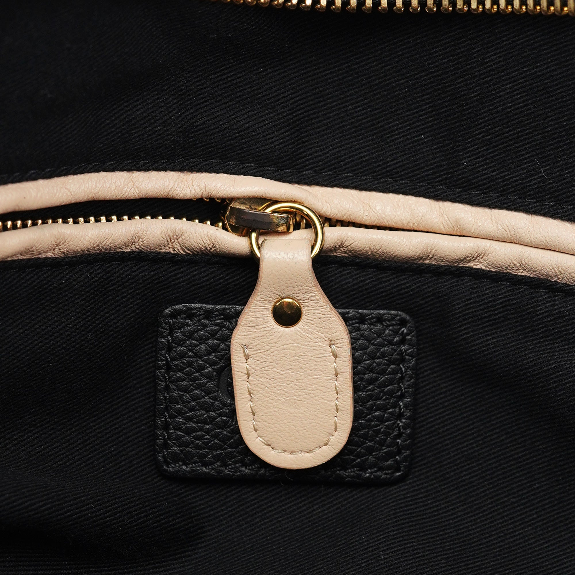 Black Leather Paraty 2-Way Shoulder Bag