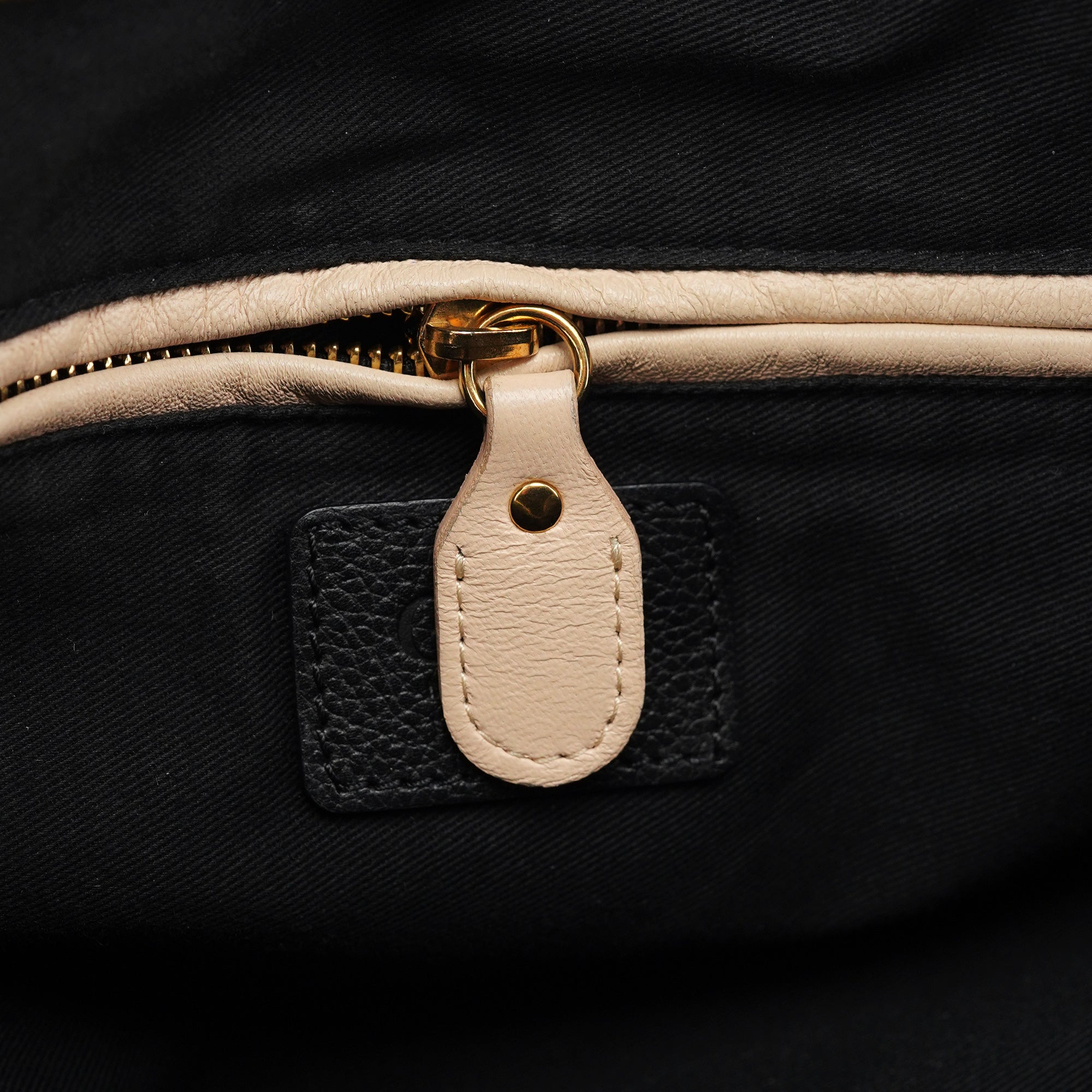 Black Leather Paraty 2-Way Shoulder Bag