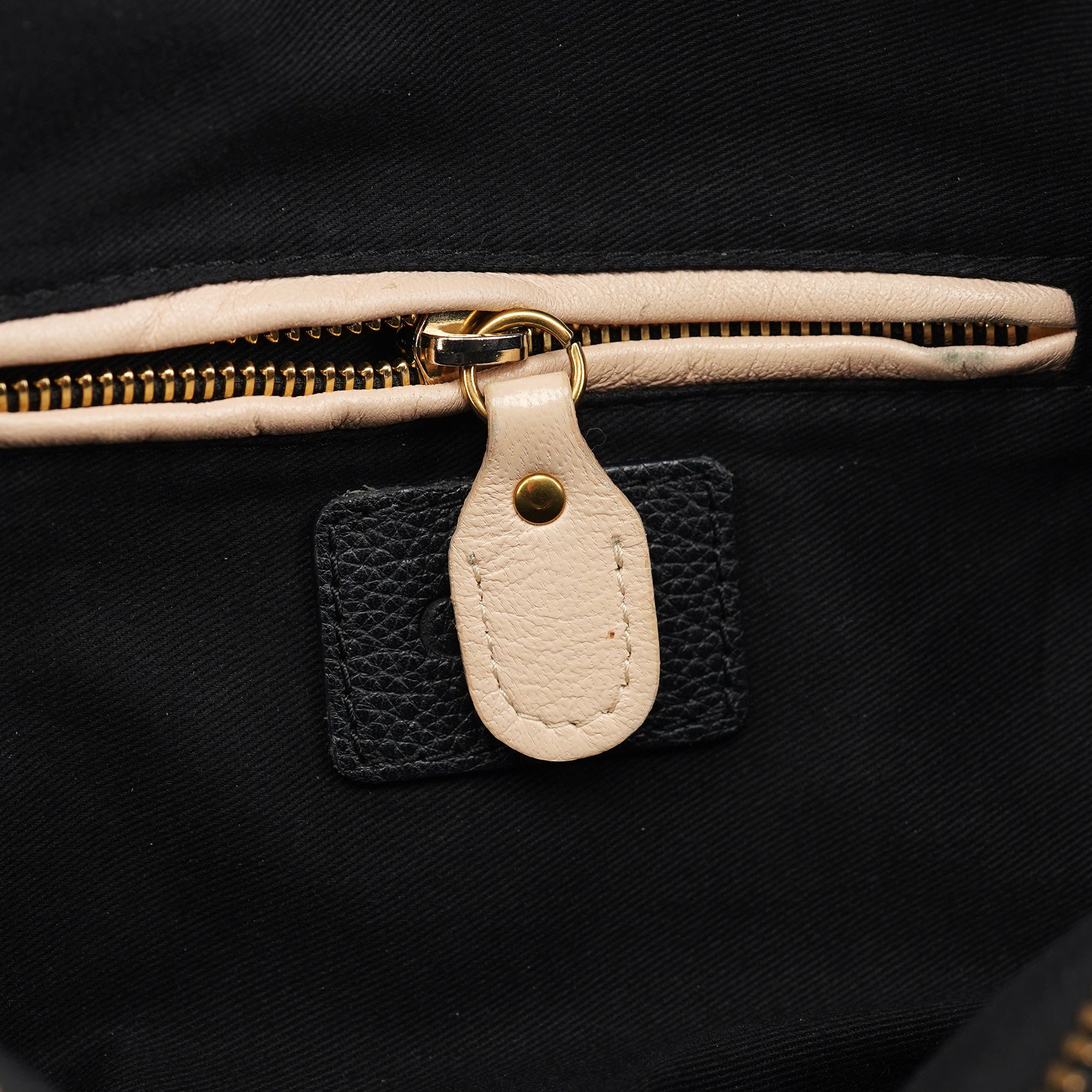 Black Leather Paraty 2-Way Shoulder Bag