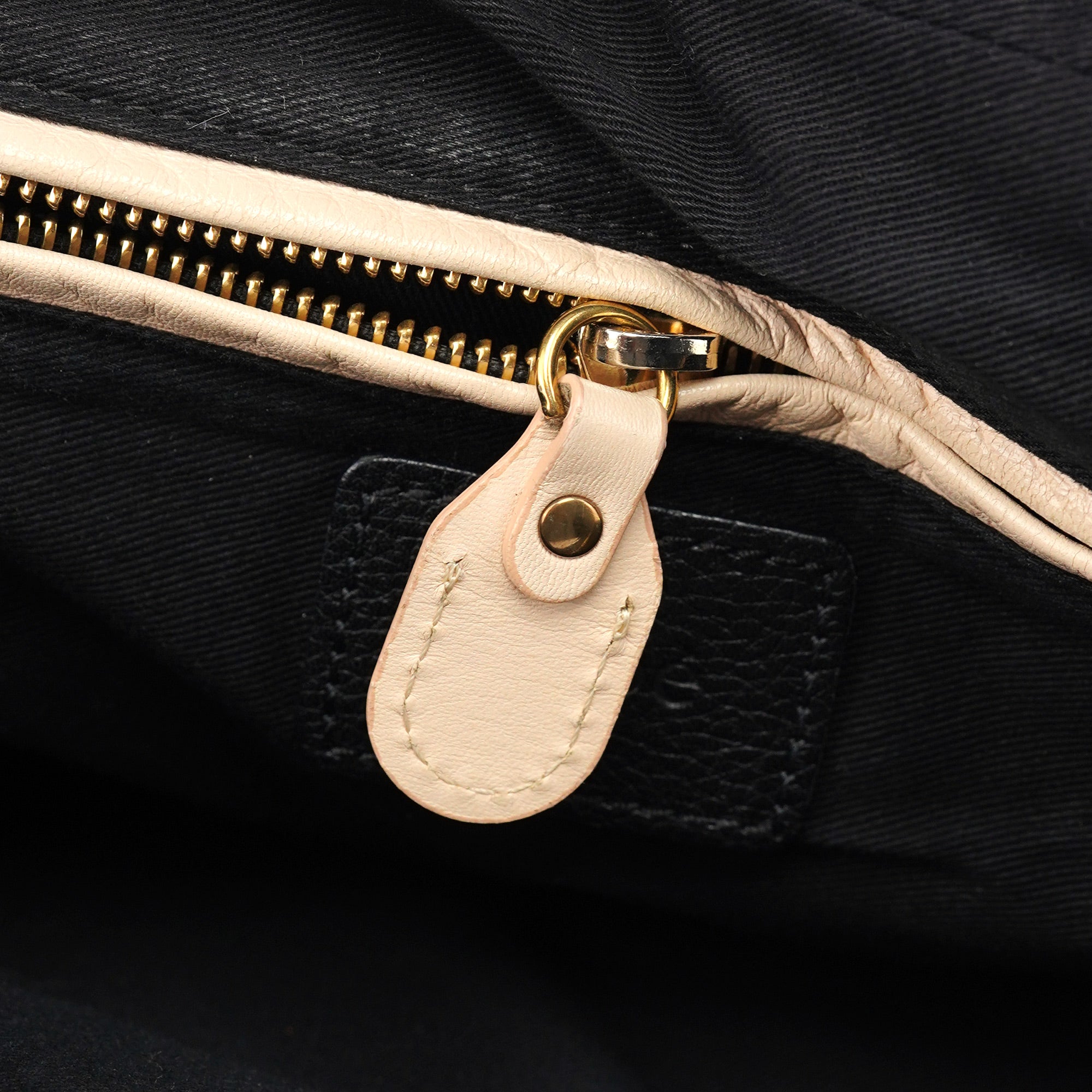 Black Leather Paraty 2-Way Shoulder Bag