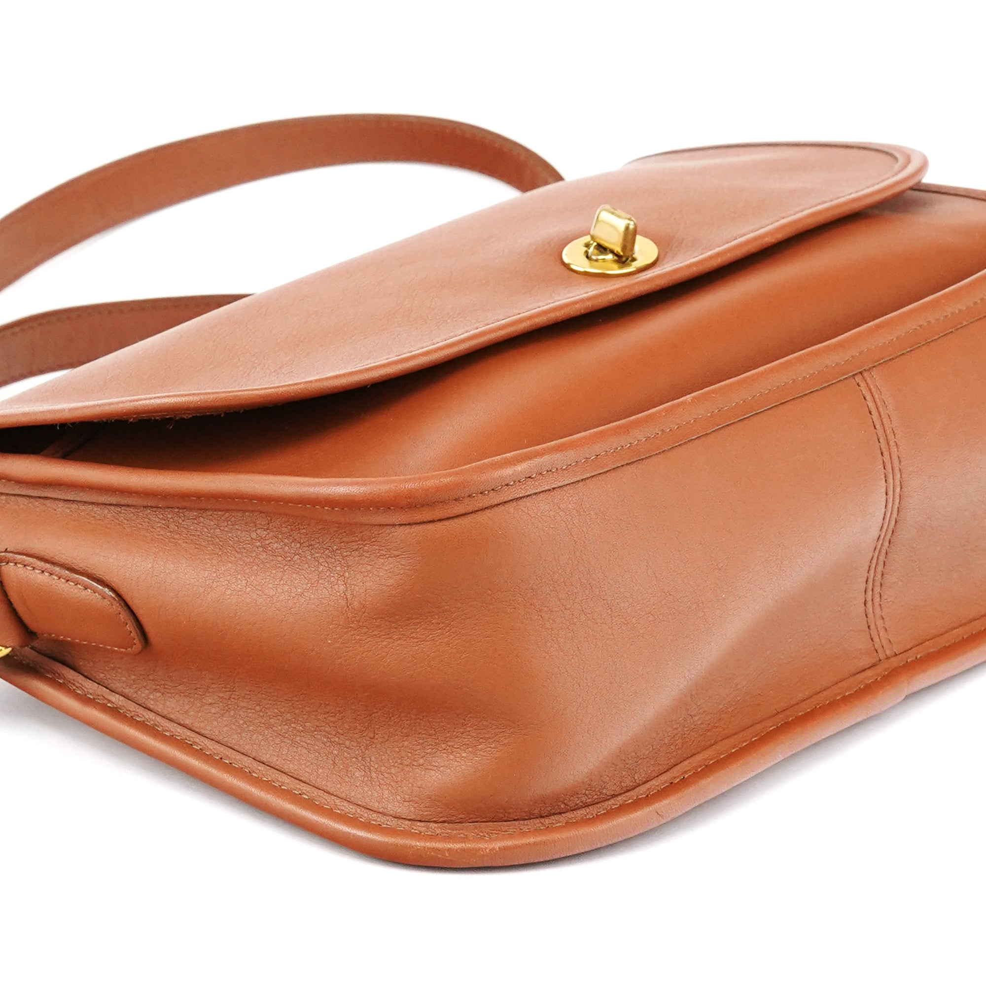 09790 Light Brown Leather Metropolitan Shoulder Bag