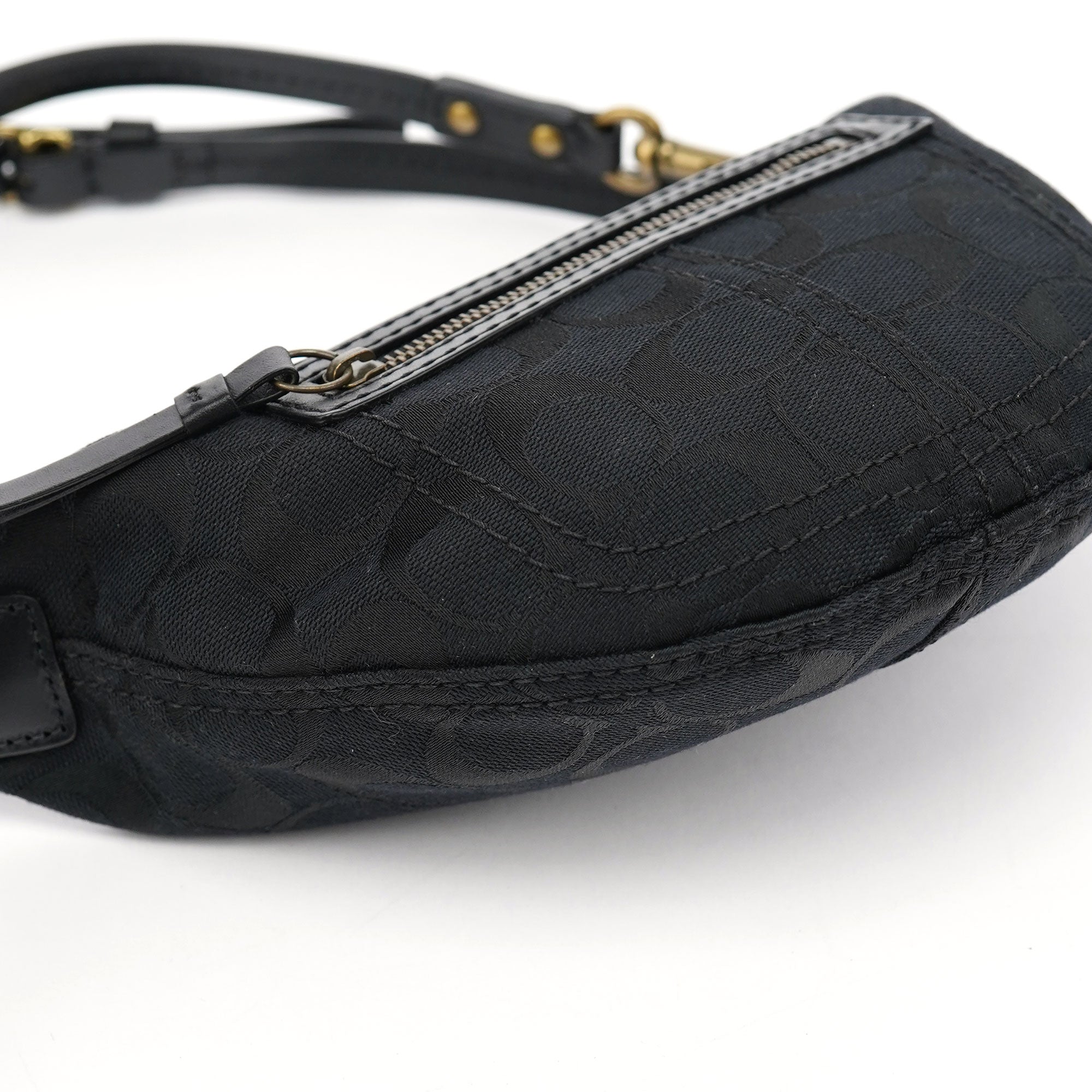 10840 Black Signature C Swing Bag