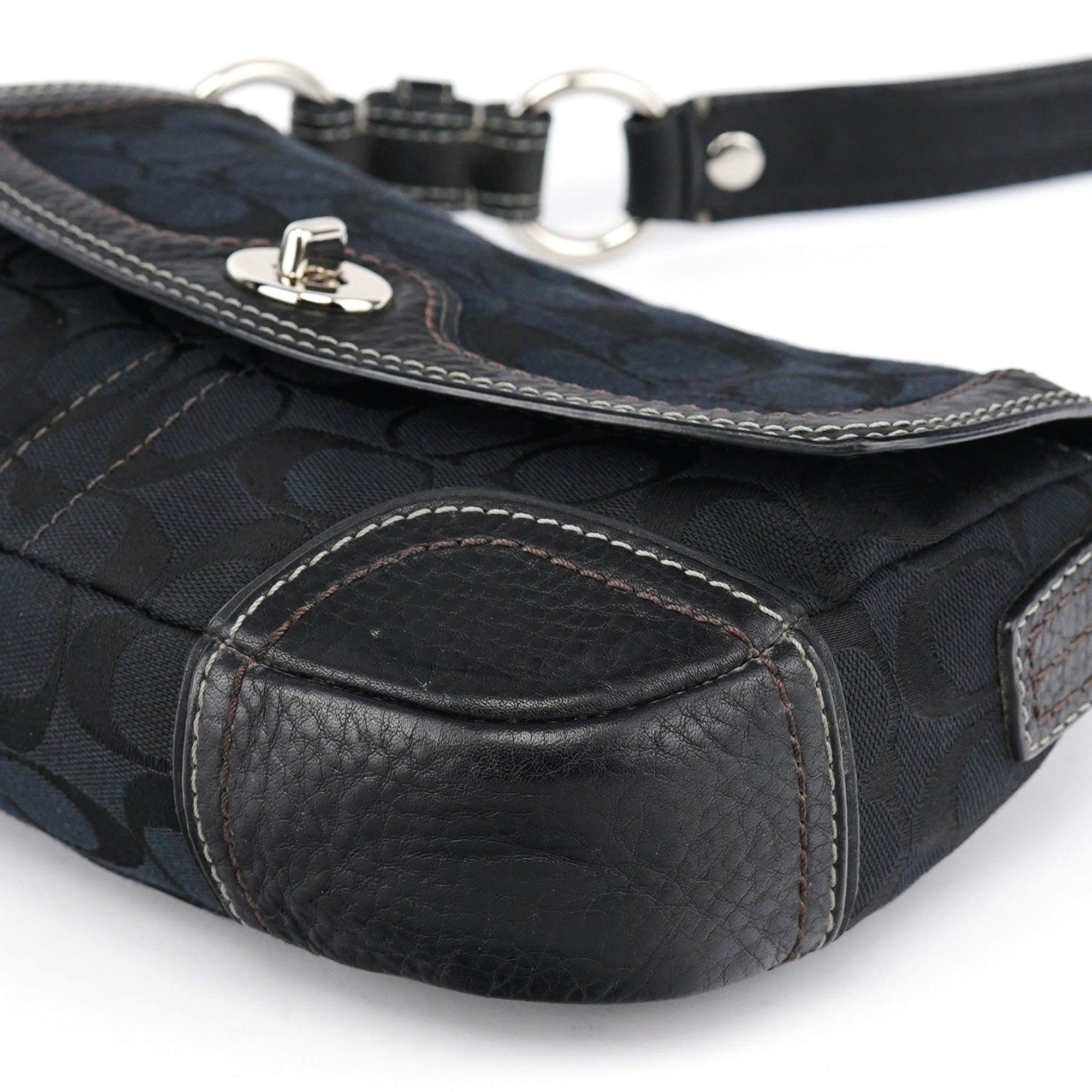 10983 Black Turnlock Shoulder Bag