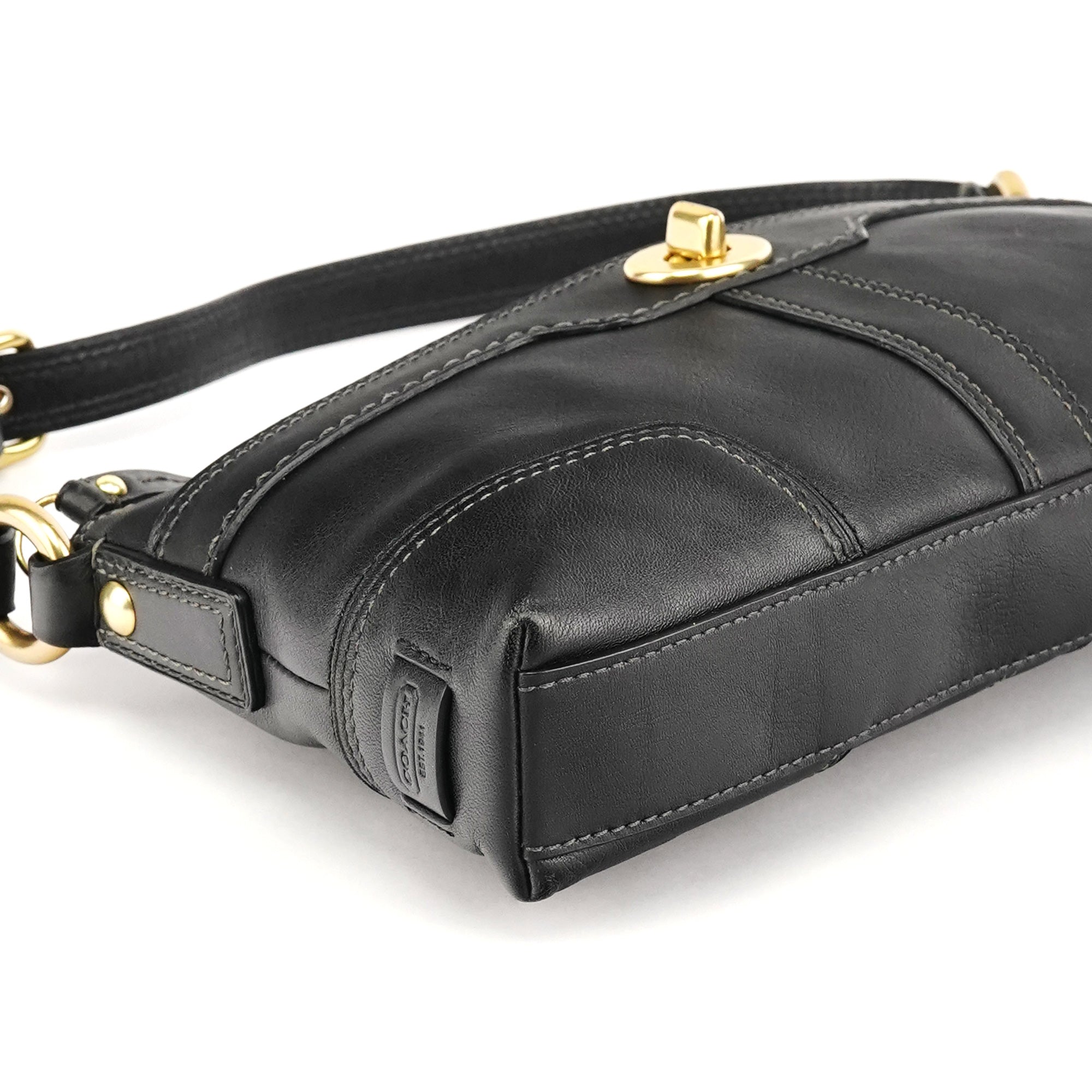 11042 Black Leather Turnlock Shoulder Bag