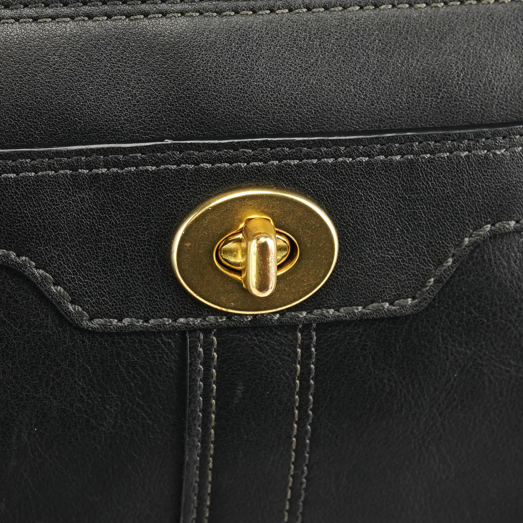 11042 Black Leather Turnlock Shoulder Bag