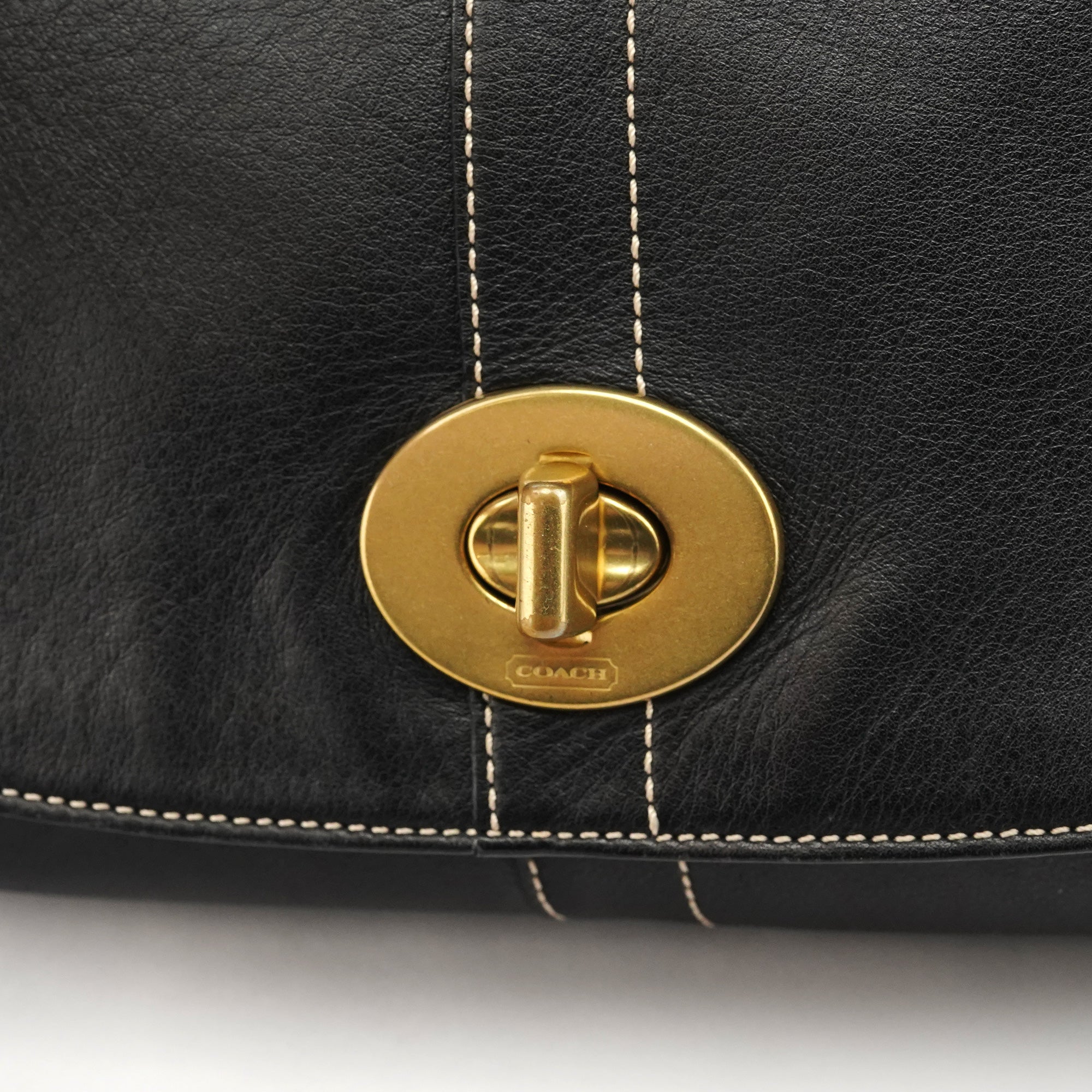 11254 Black Leather Turnlock Shoulder Bag