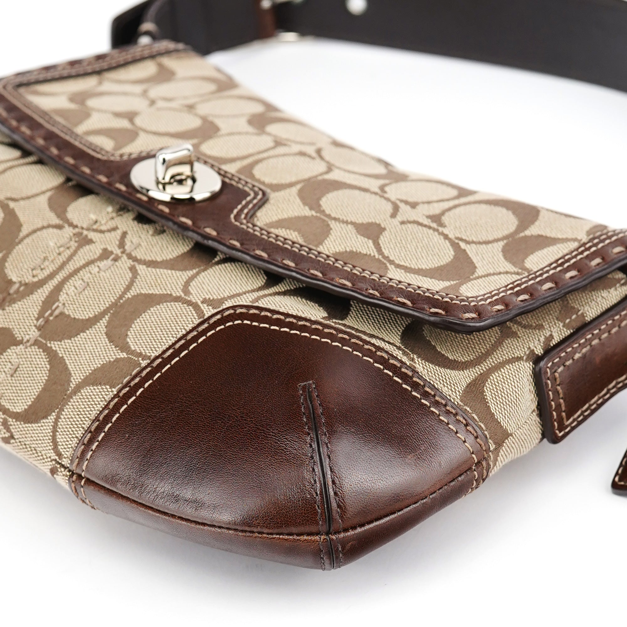 11574 Beige Brown Turnlock Shoulder Bag