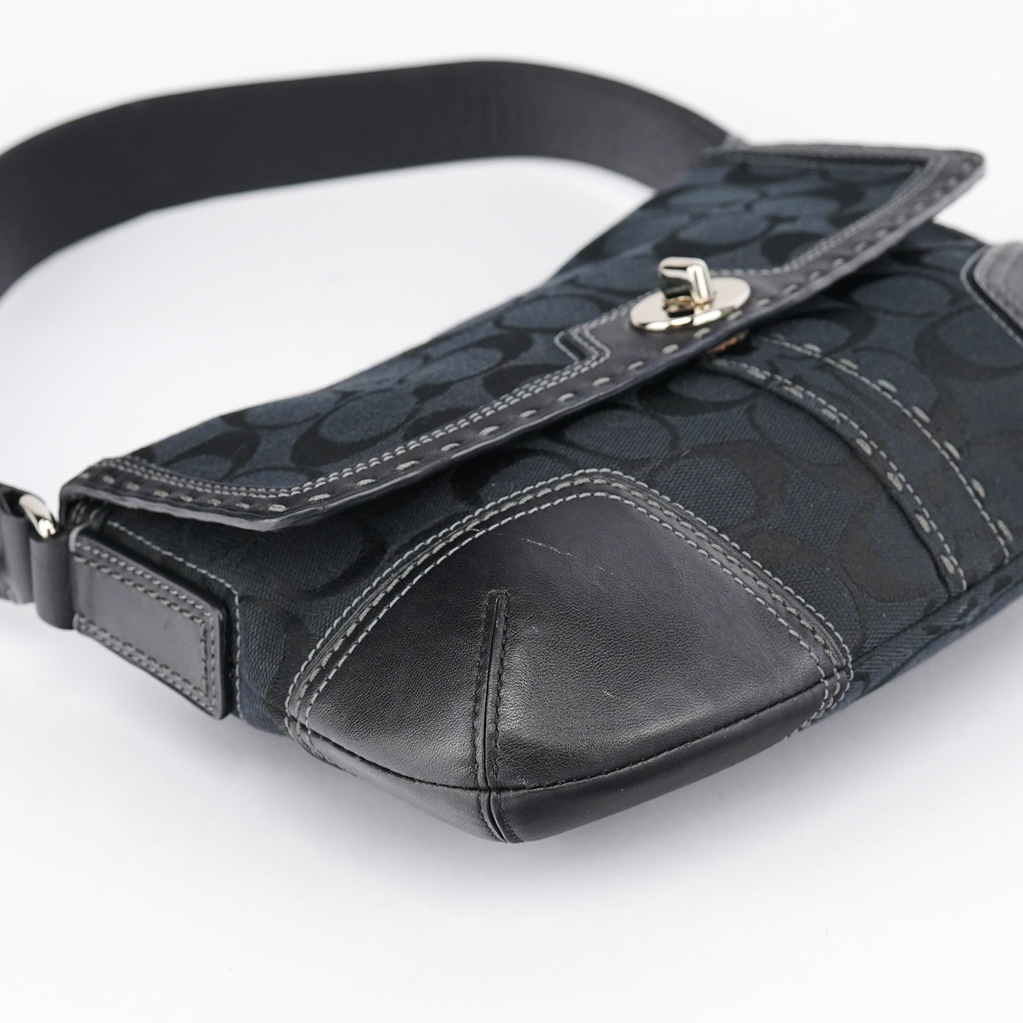11574 Black Turnlock Shoulder Bag