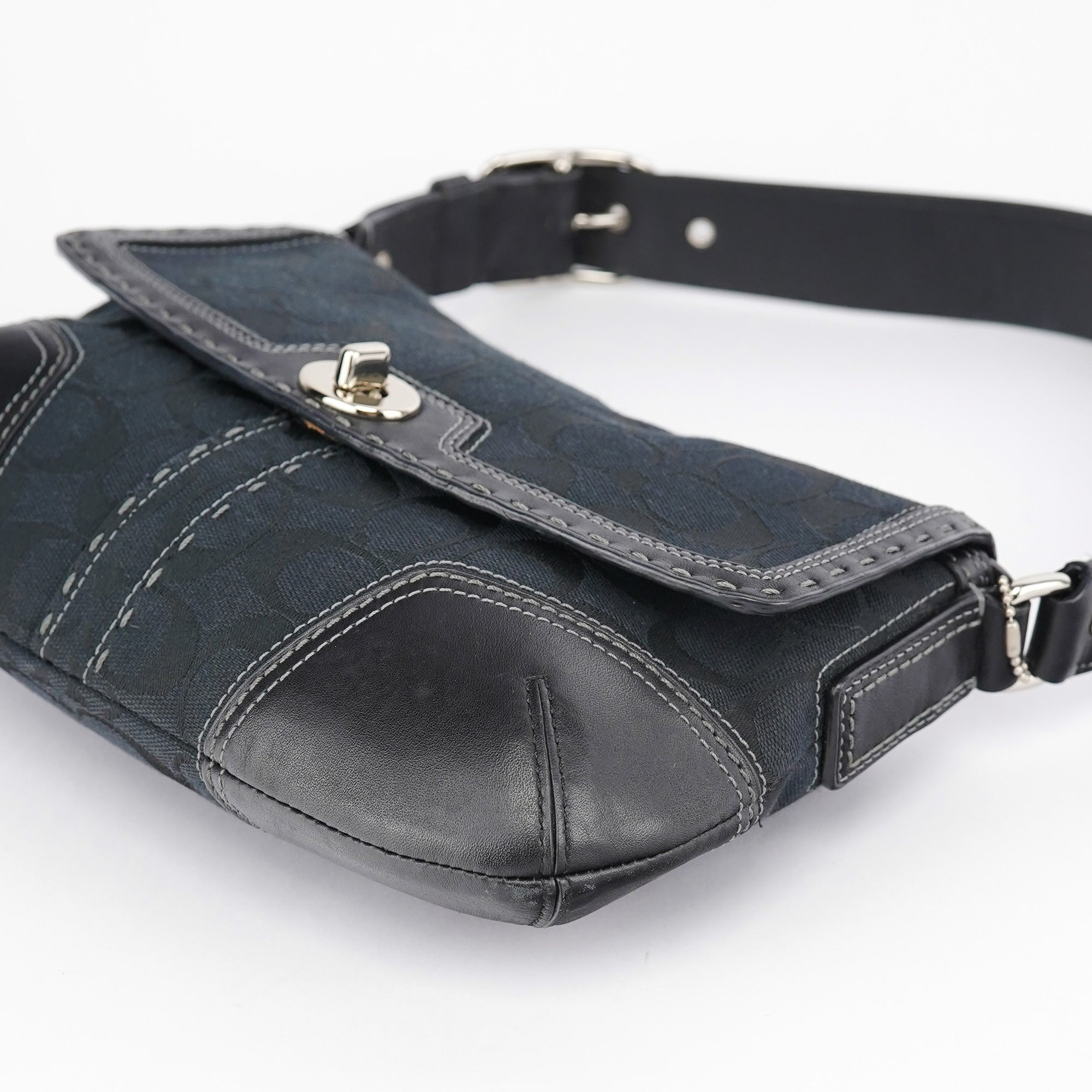 11574 Black Turnlock Shoulder Bag