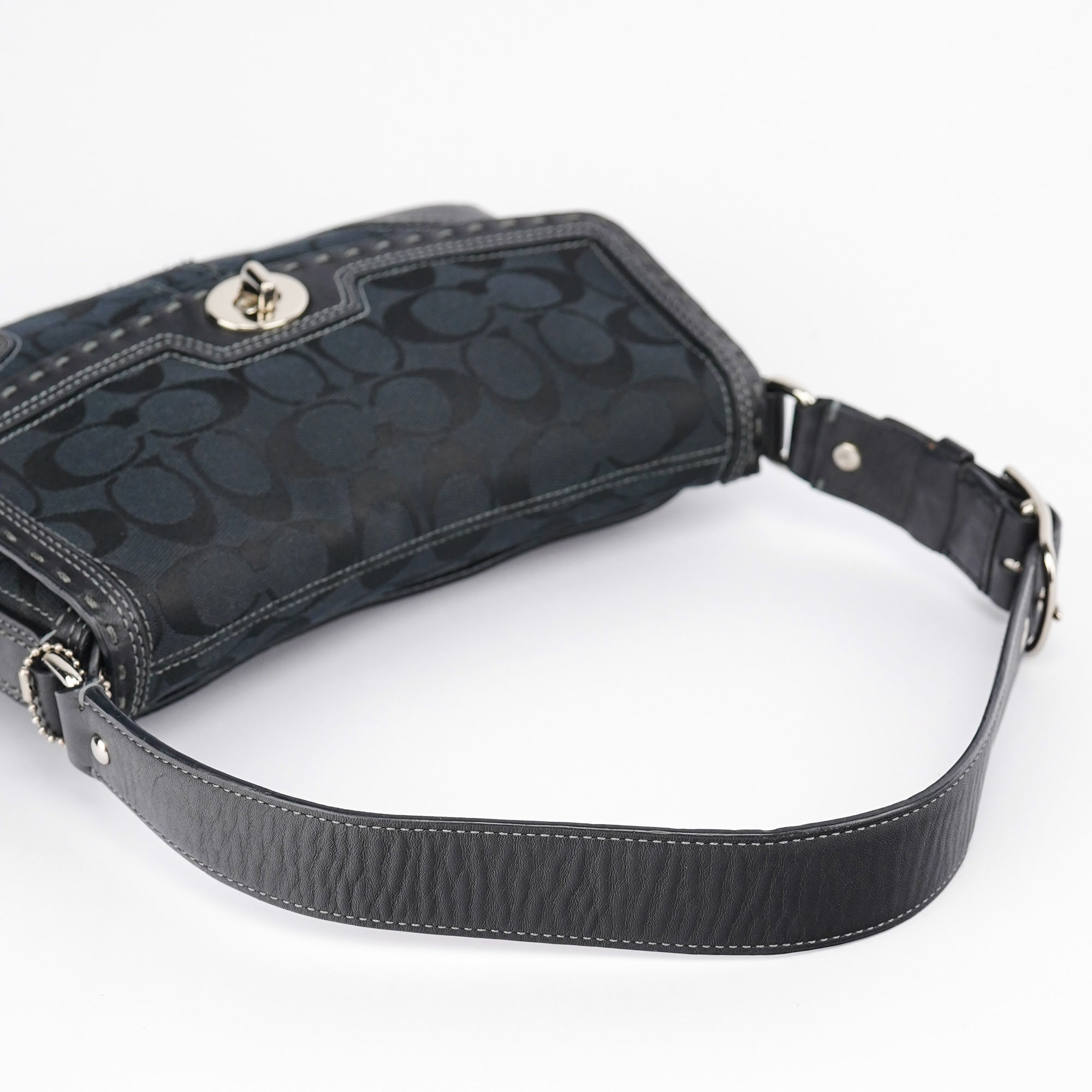 11574 Black Turnlock Shoulder Bag