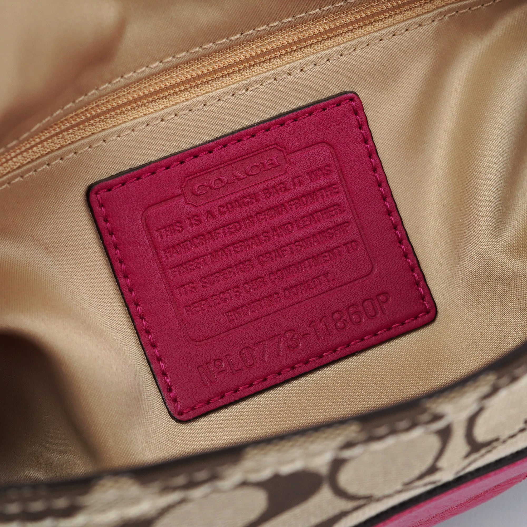 11860 Beige Pink Signature C Soho Shoulder Bag