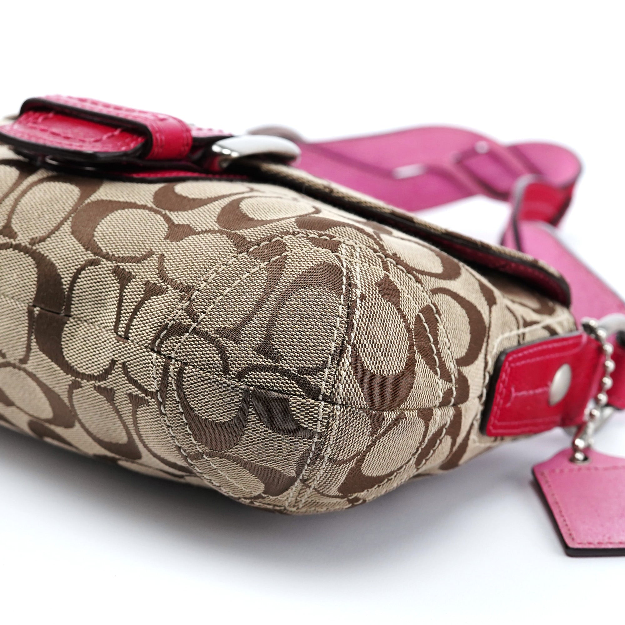 11860 Beige Pink Signature C Soho Shoulder Bag