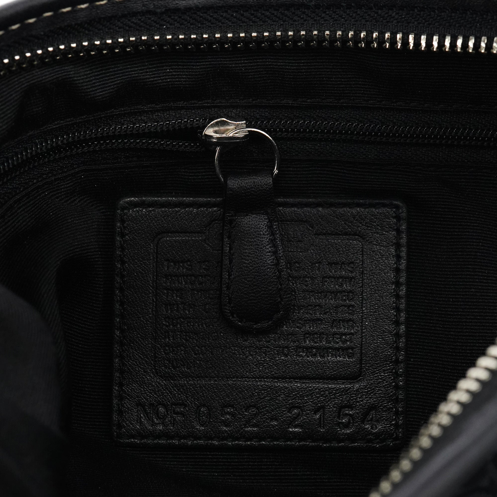 2154 Black Signature C Shoulder Bag