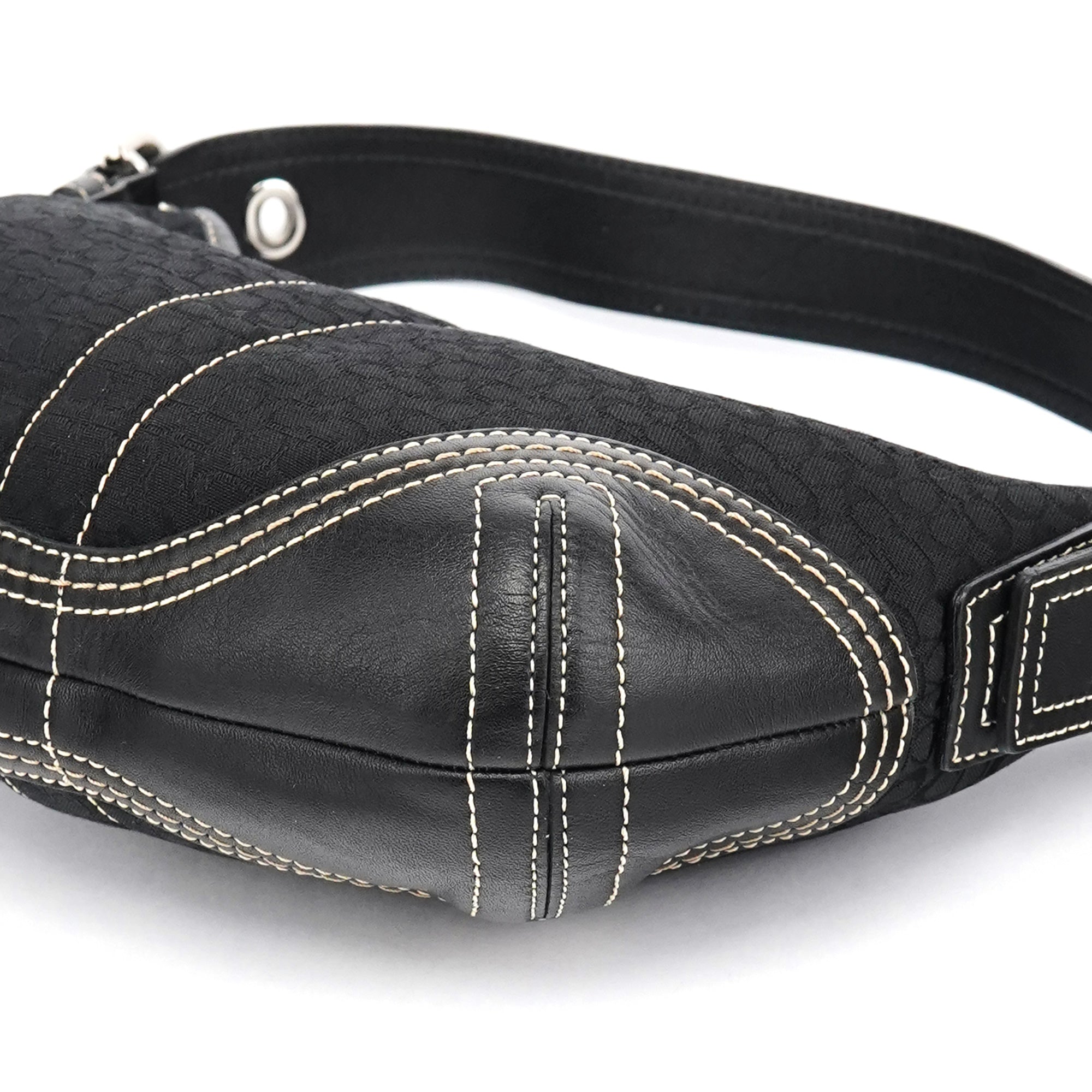 2154 Black Signature C Shoulder Bag