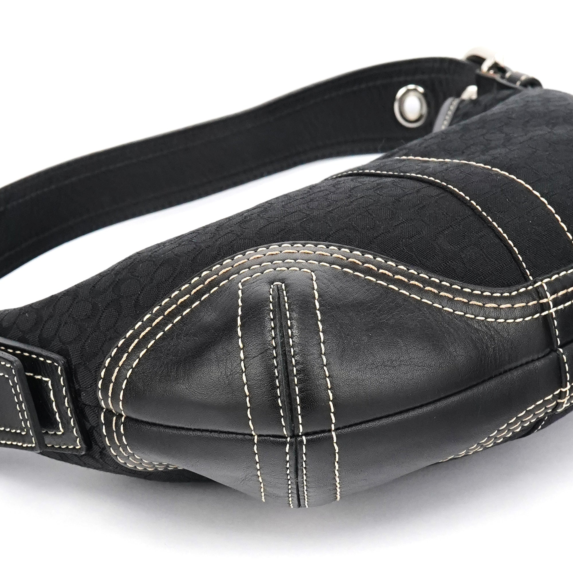 2154 Black Signature C Shoulder Bag