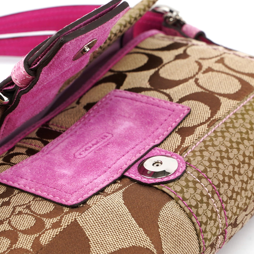 3689 Beige Pink Signature C Soho Shoulder Bag