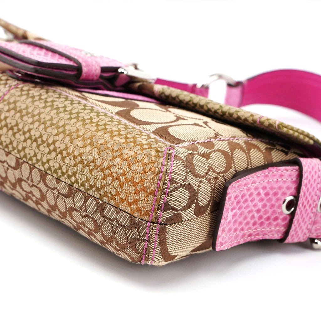 3689 Beige Pink Signature C Soho Shoulder Bag