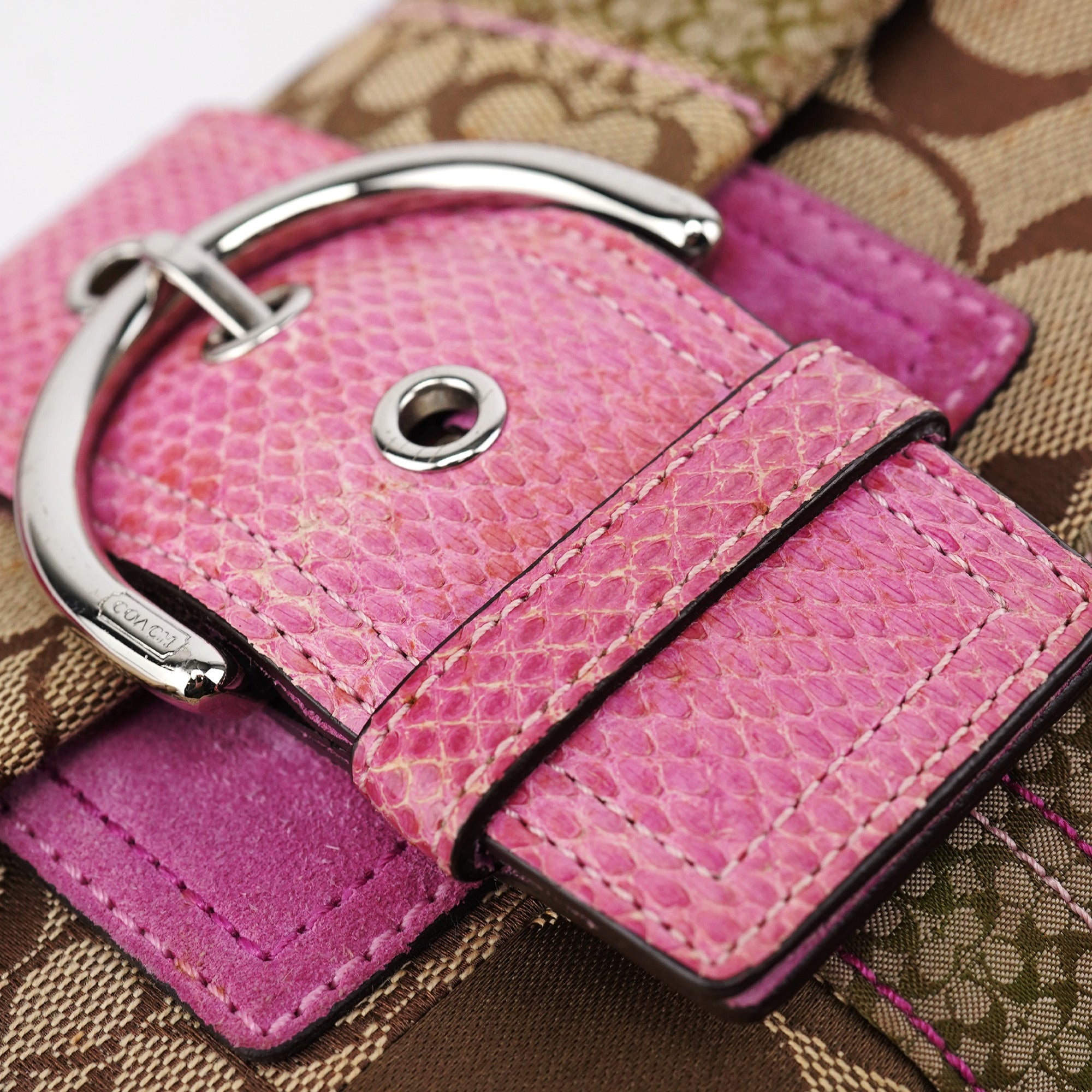 3689 Beige Pink Signature C Soho Shoulder Bag