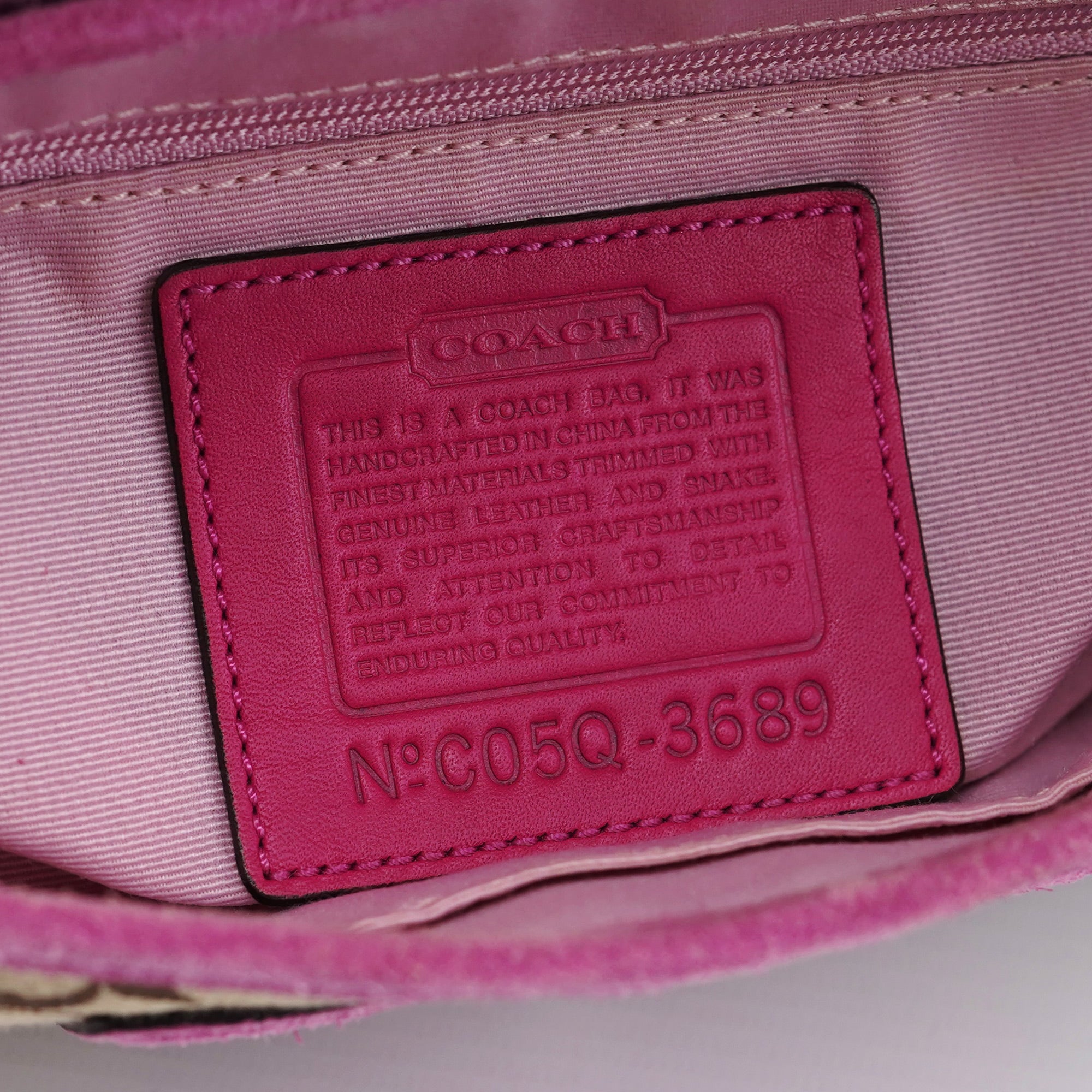 3689 Beige Pink Signature C Soho Shoulder Bag
