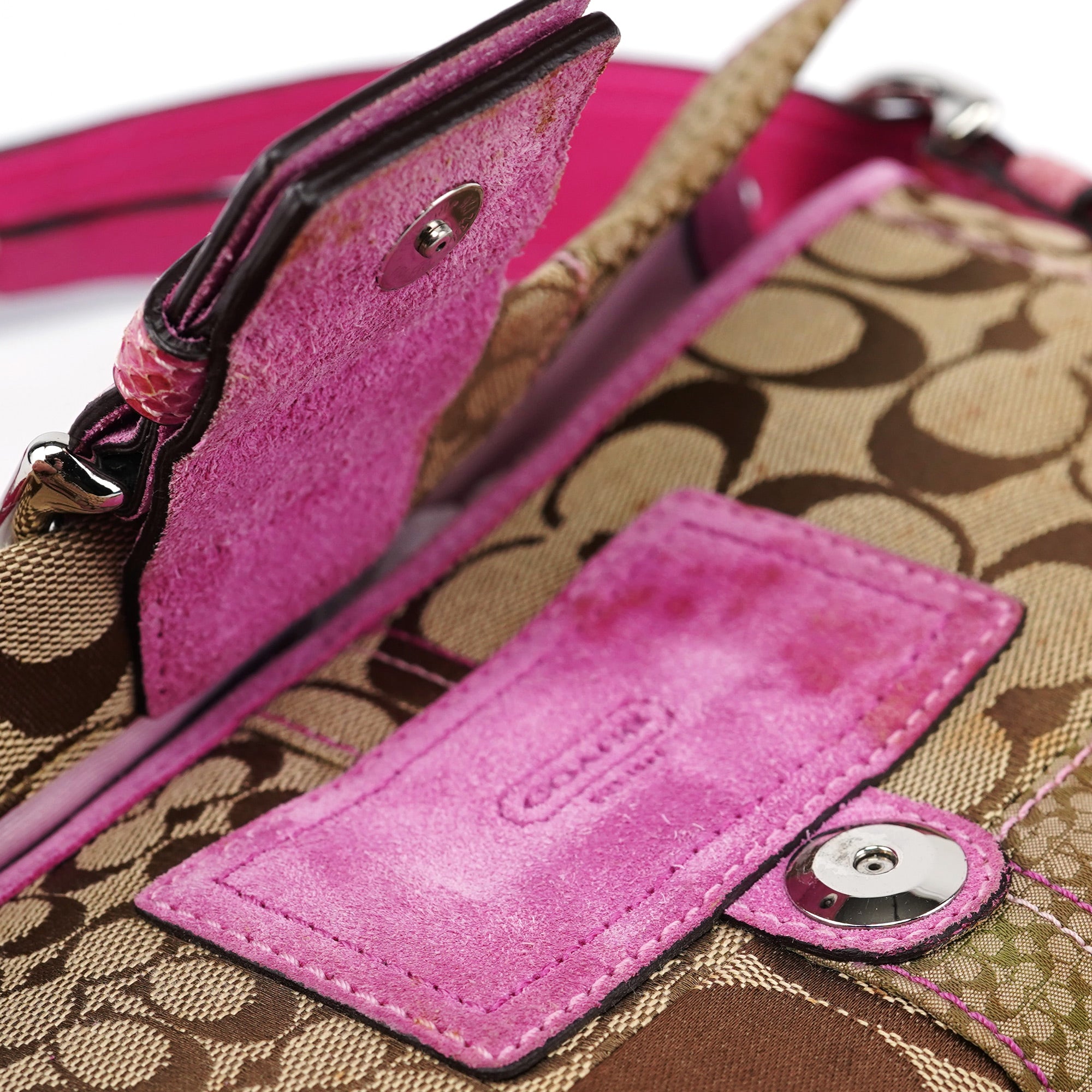 3689 Beige Pink Signature C Soho Shoulder Bag