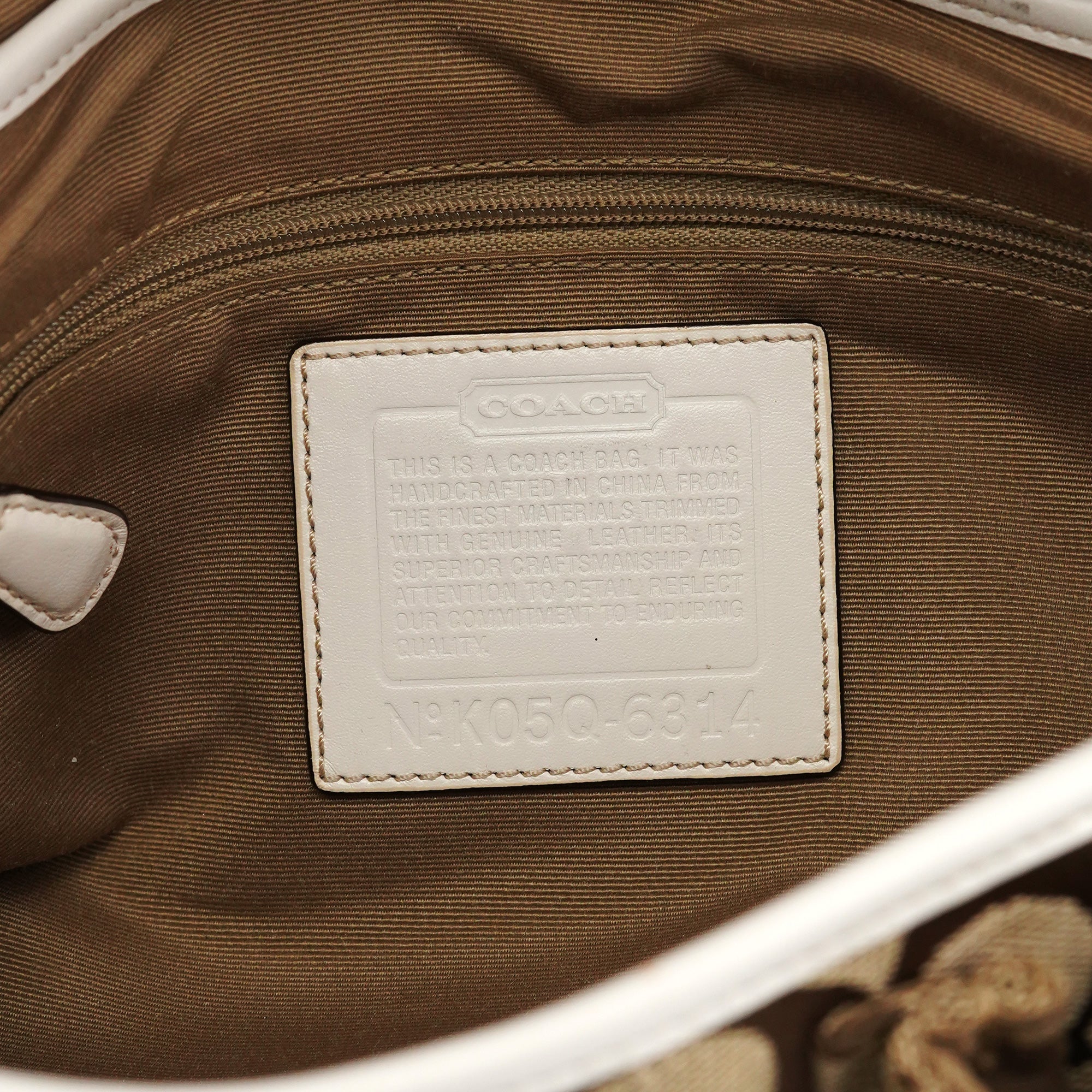 6314 Beige White Signature Soho Shoulder Bag