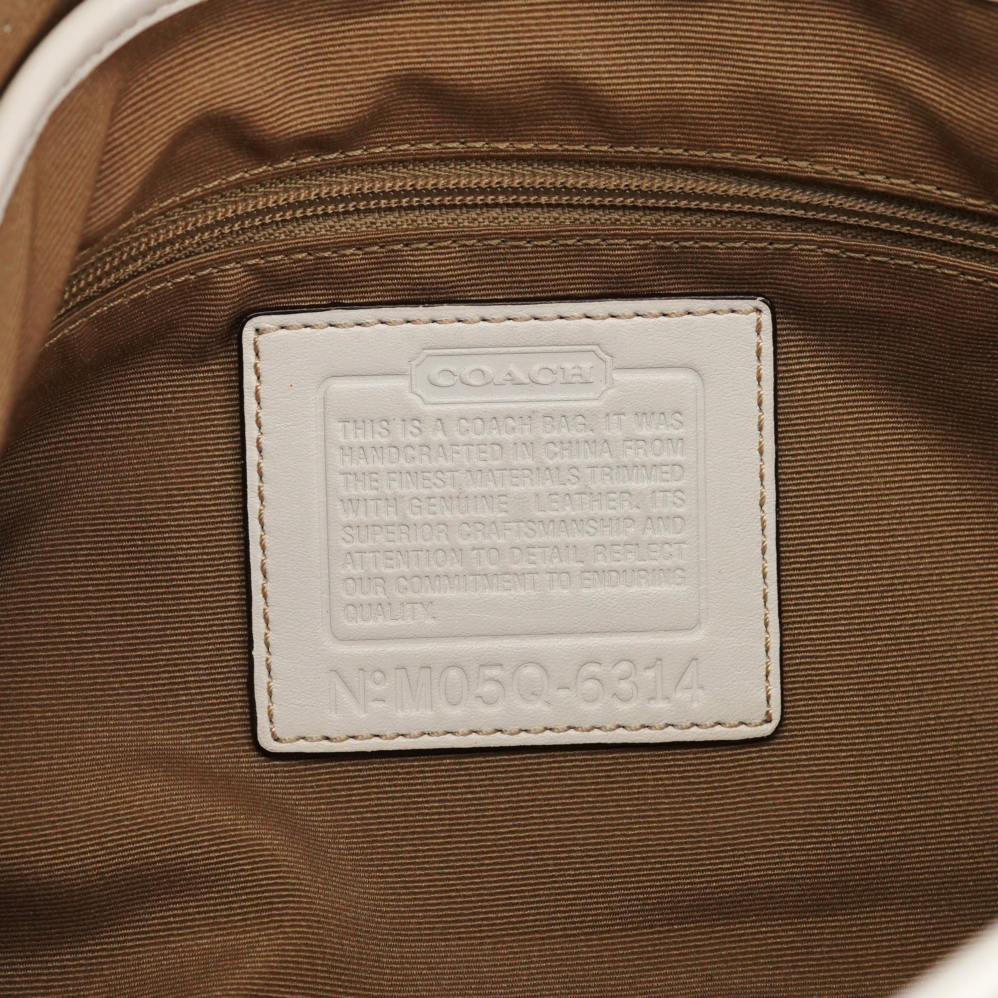 6314 Beige White Signature Soho Shoulder Bag