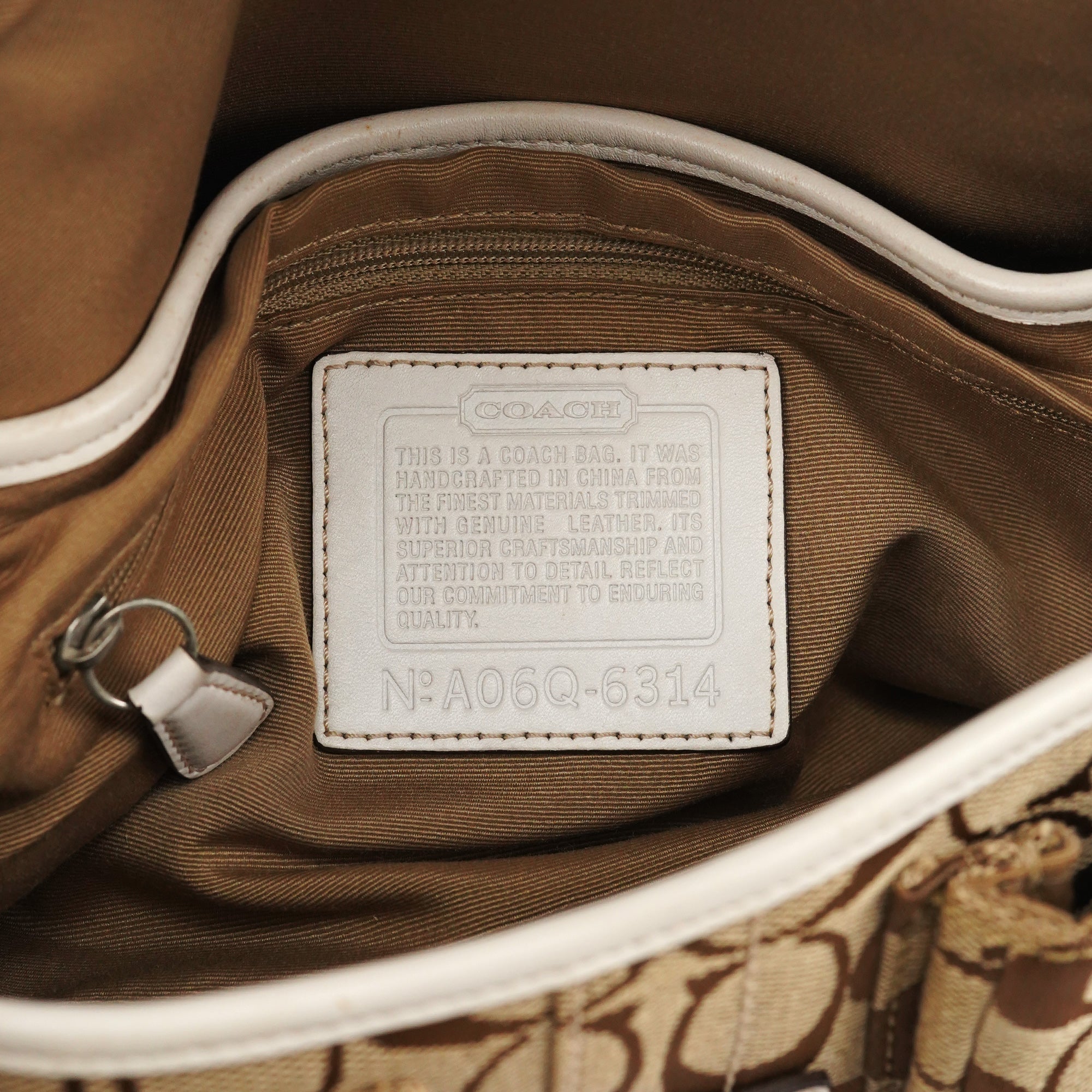 6314 Beige White Soho Shoulder Bag