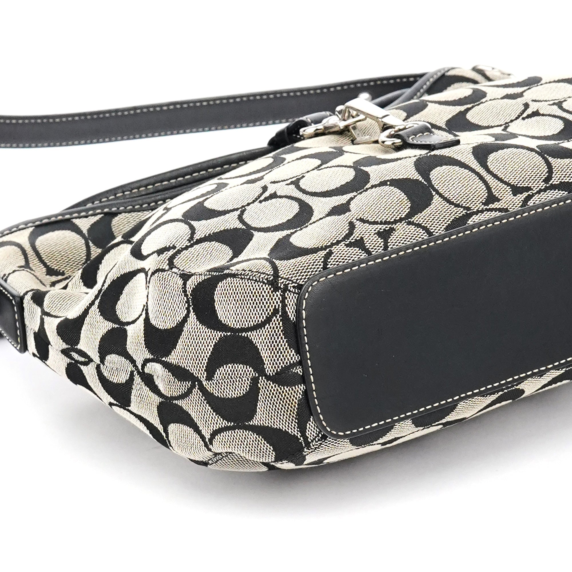 6845 Grey Black Signature Soft Clip Shoulder Bag