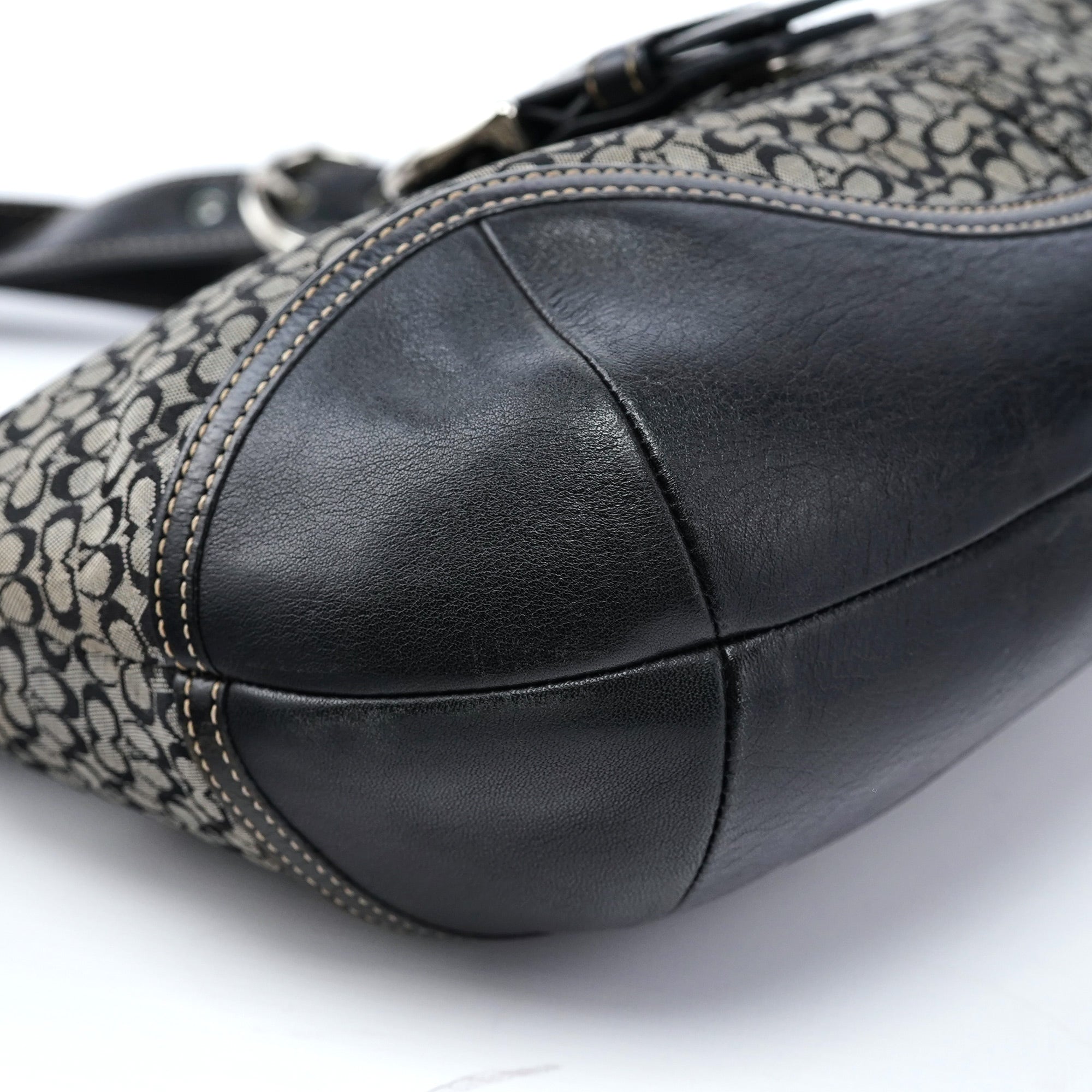 7074 Grey Signature C Soho Shoulder Bag