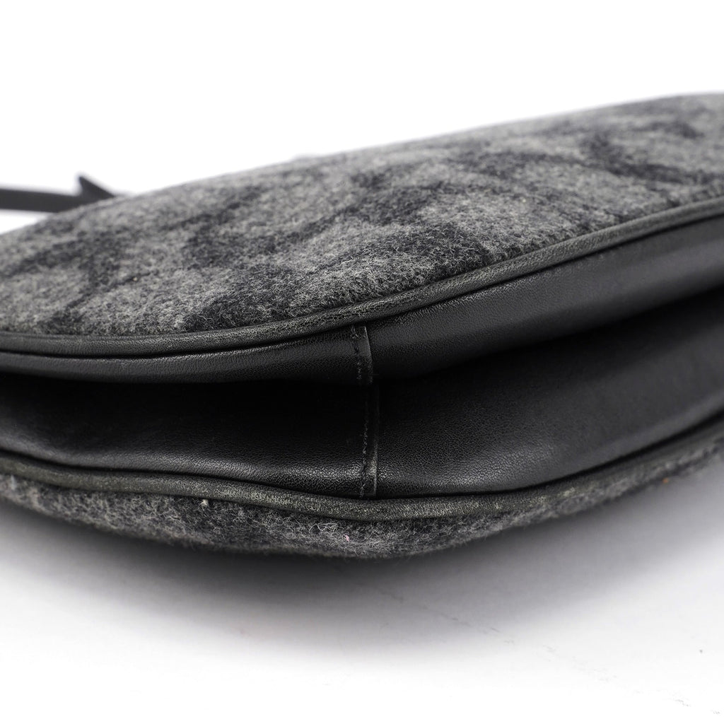 8307 Anthracite Wool Signature C Shoulder Bag