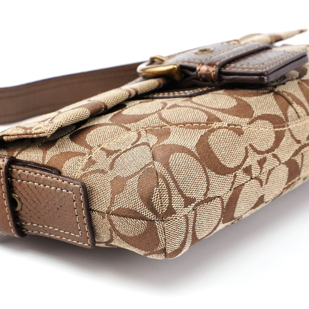 8K38 Beige Signature C Soho Shoulder Bag