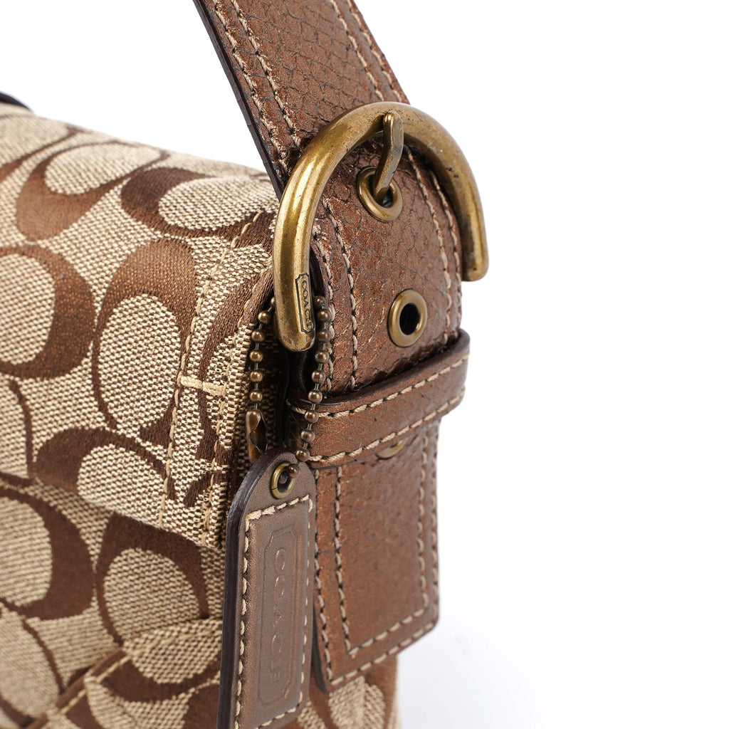 8K38 Beige Signature C Soho Shoulder Bag