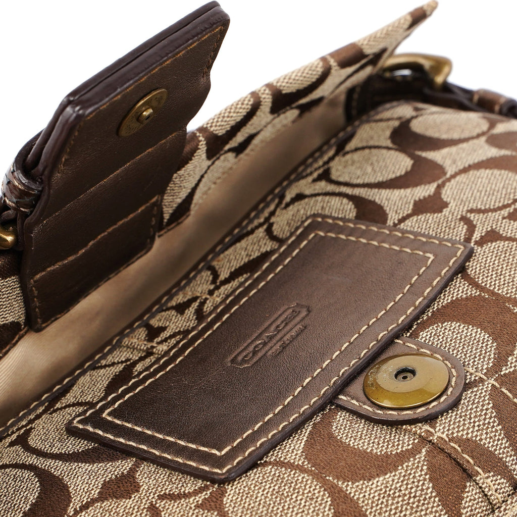 8K38 Beige Signature C Soho Shoulder Bag