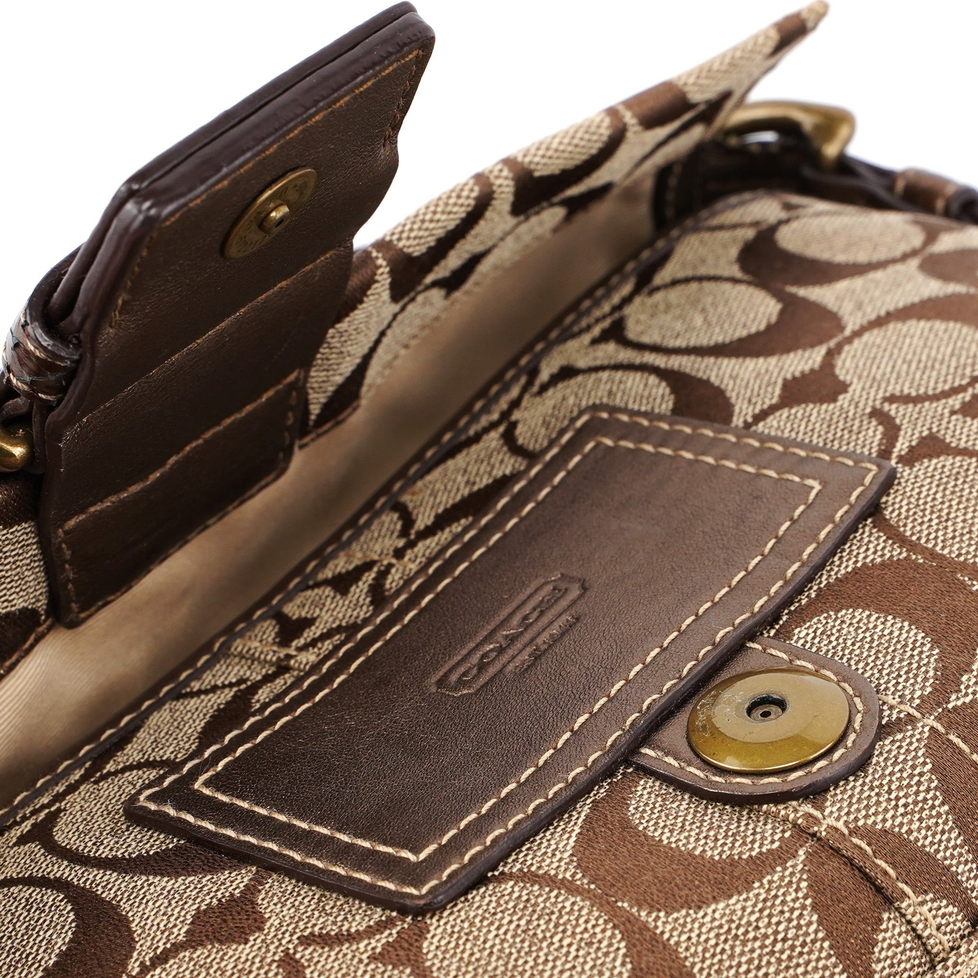 8K38 Beige Signature C Soho Shoulder Bag