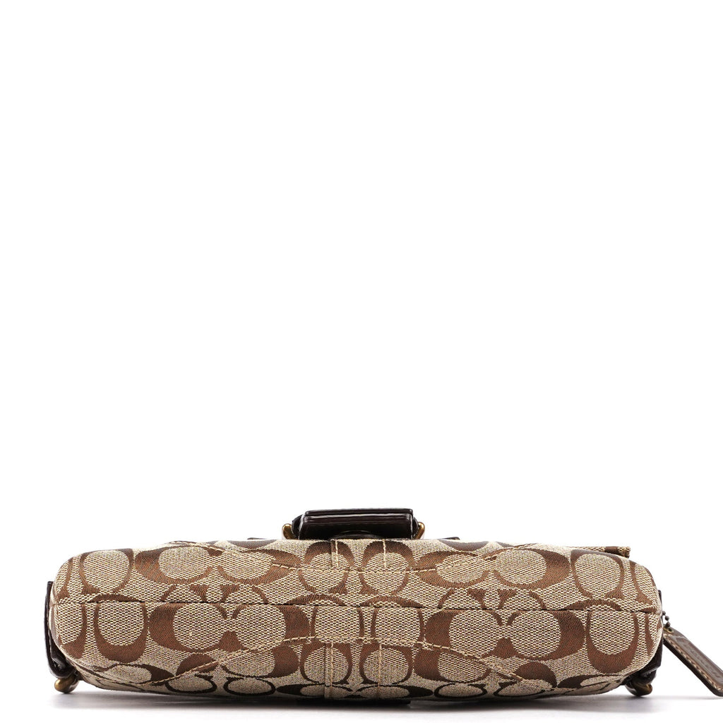 8K38 Beige Signature C Soho Shoulder Bag