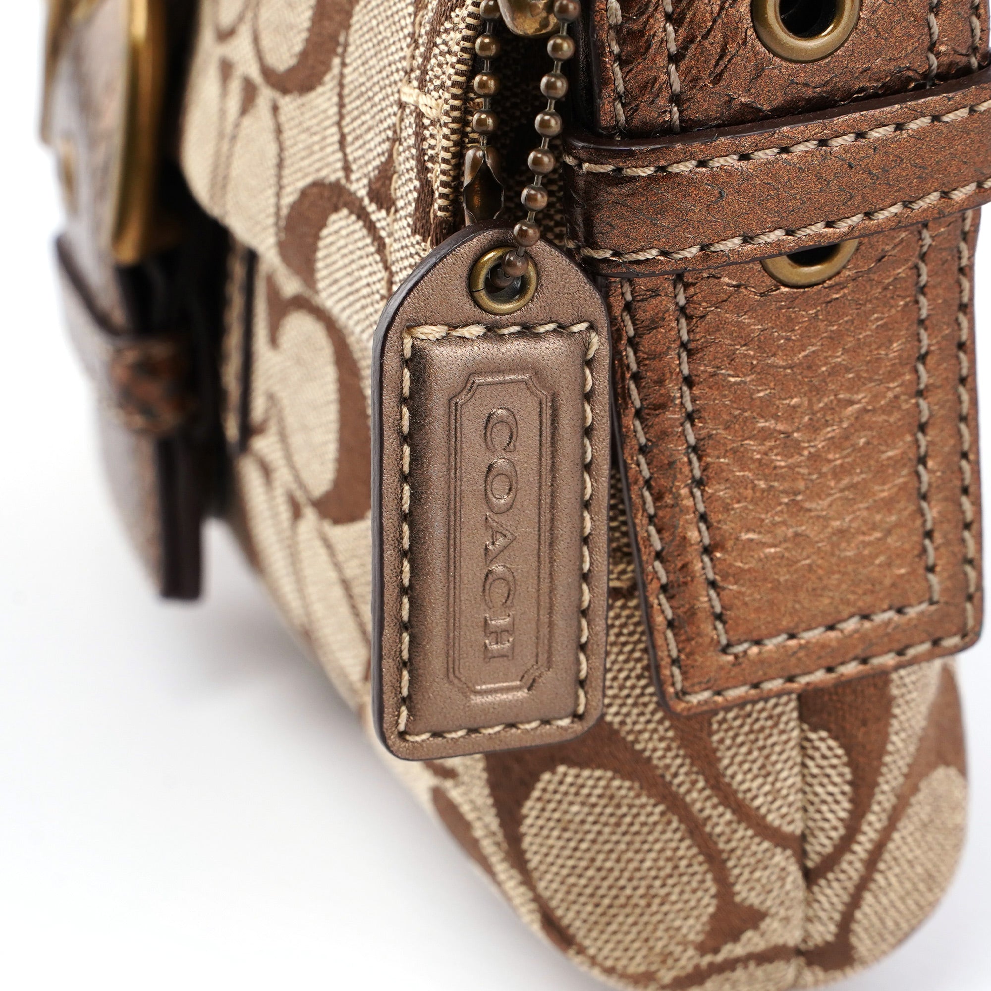 8K38 Beige Signature C Soho Shoulder Bag
