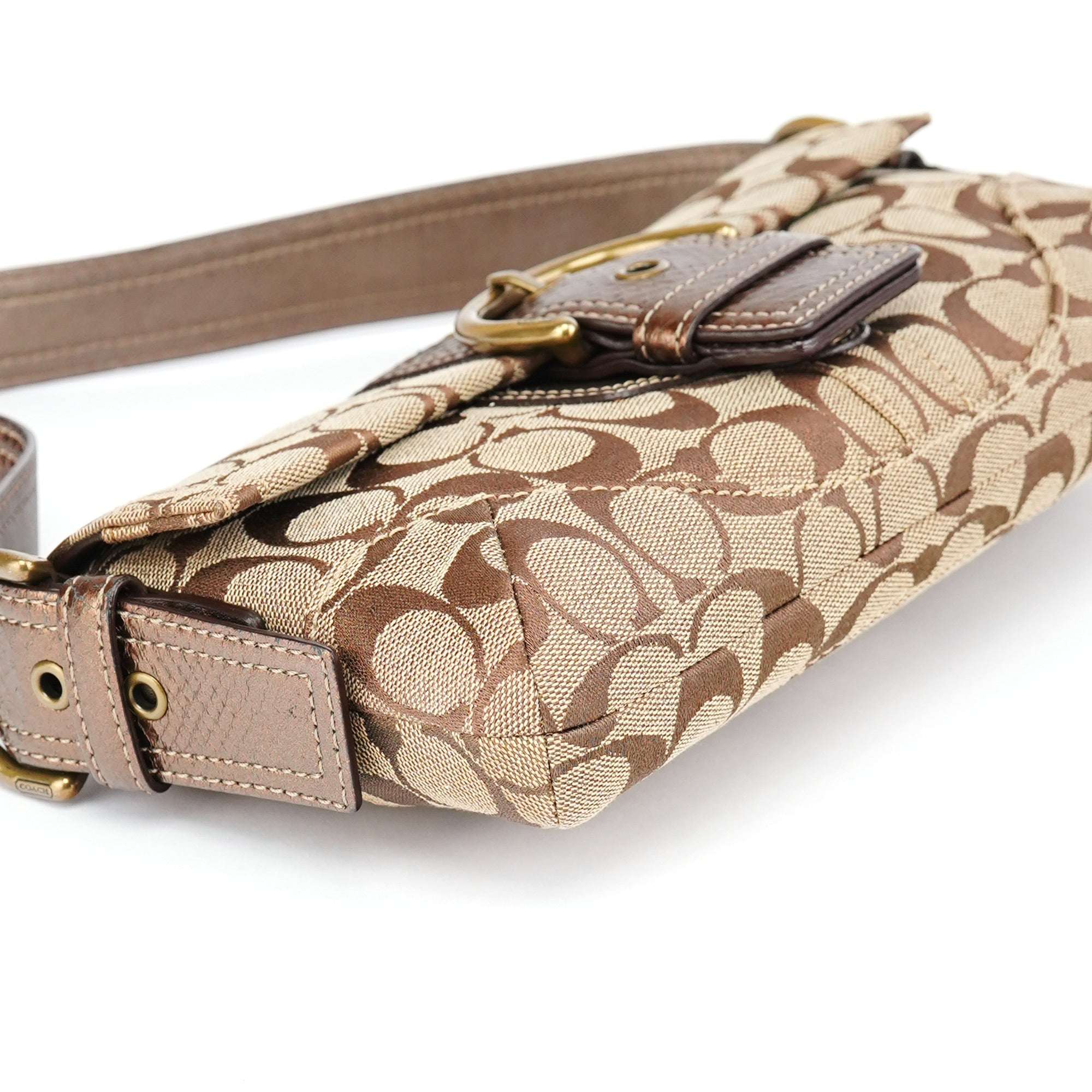 8K38 Beige Snakeskin Embossed Soho Bag