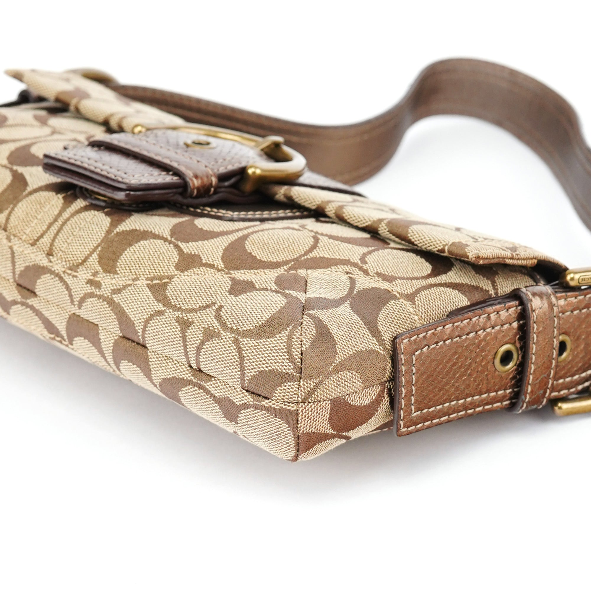 8K38 Beige Snakeskin Embossed Soho Bag
