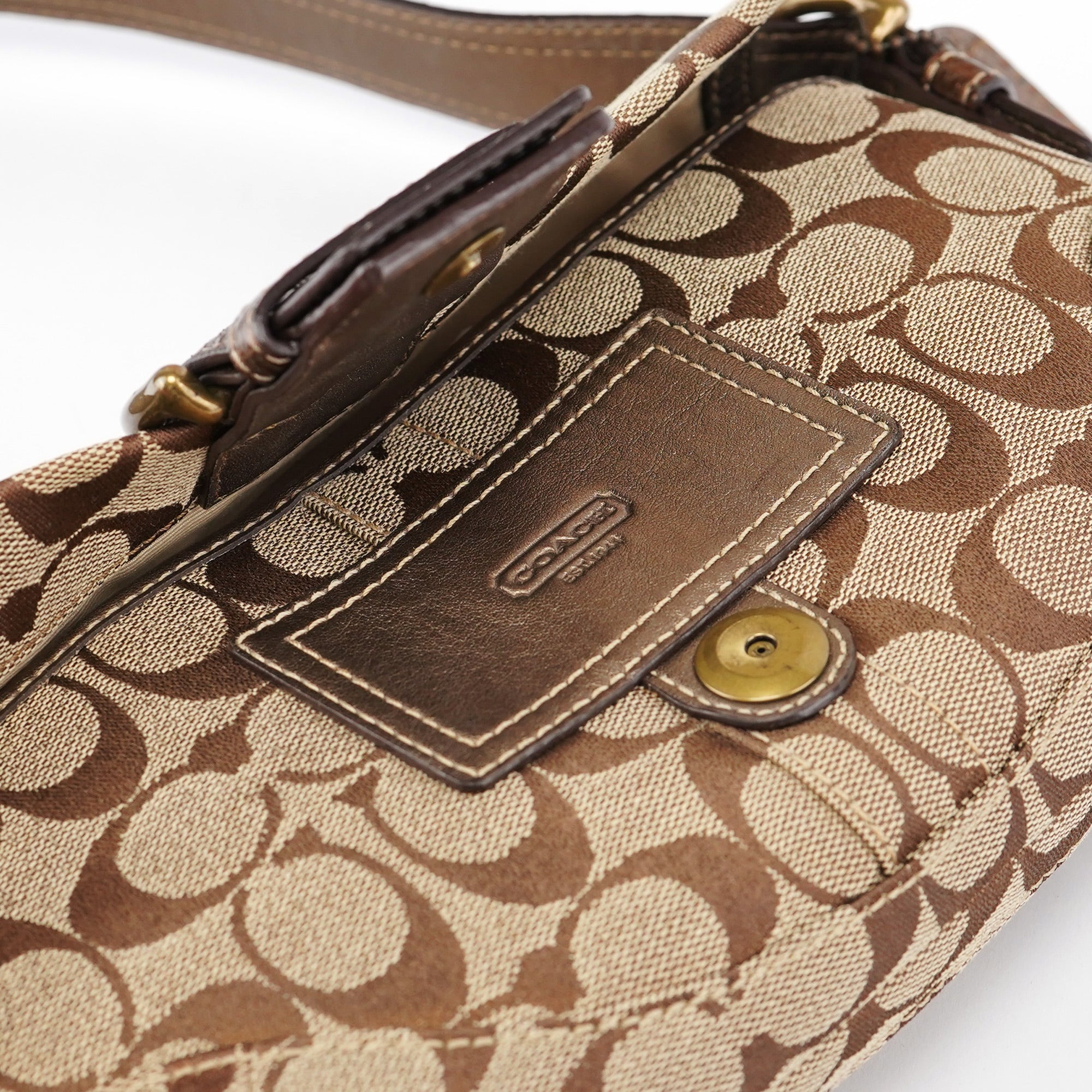 8K38 Beige Snakeskin Embossed Soho Bag