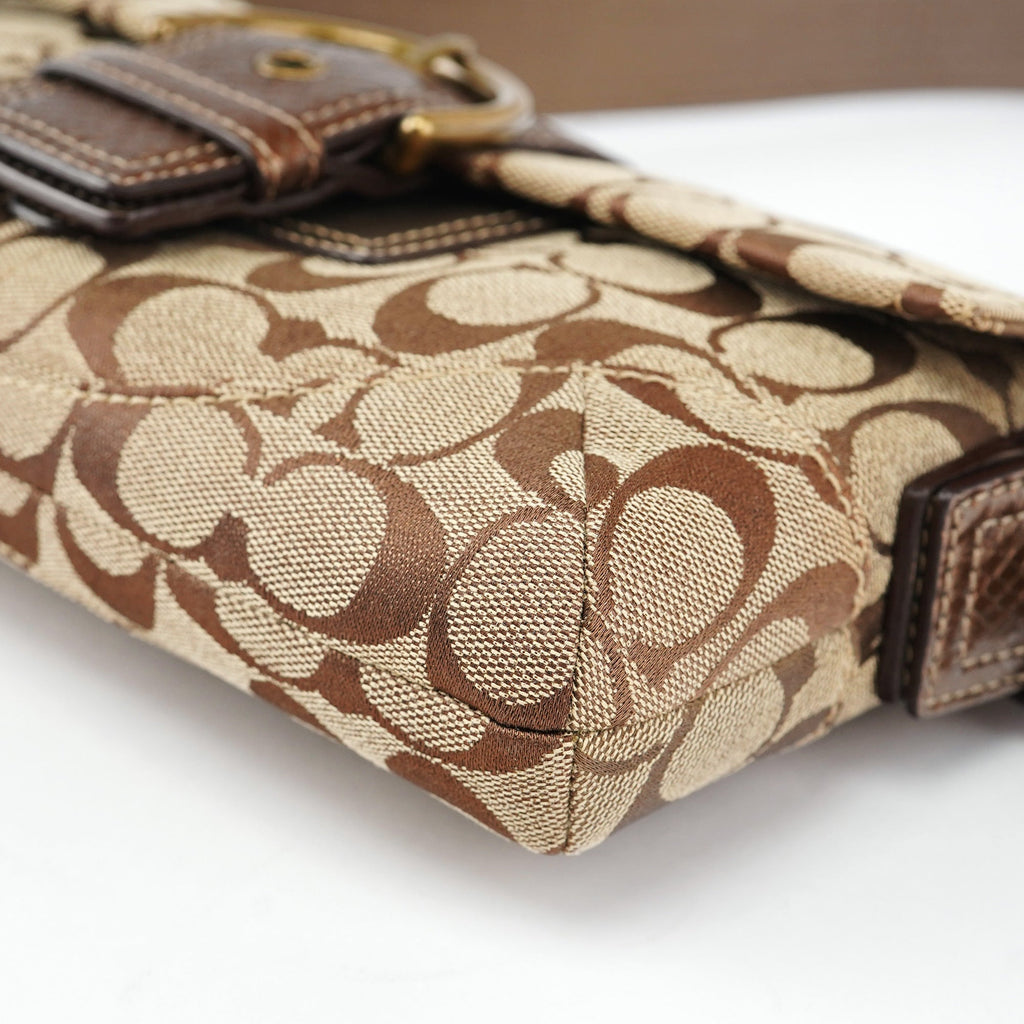 8K38 Beige Snakeskin Embossed Soho Bag