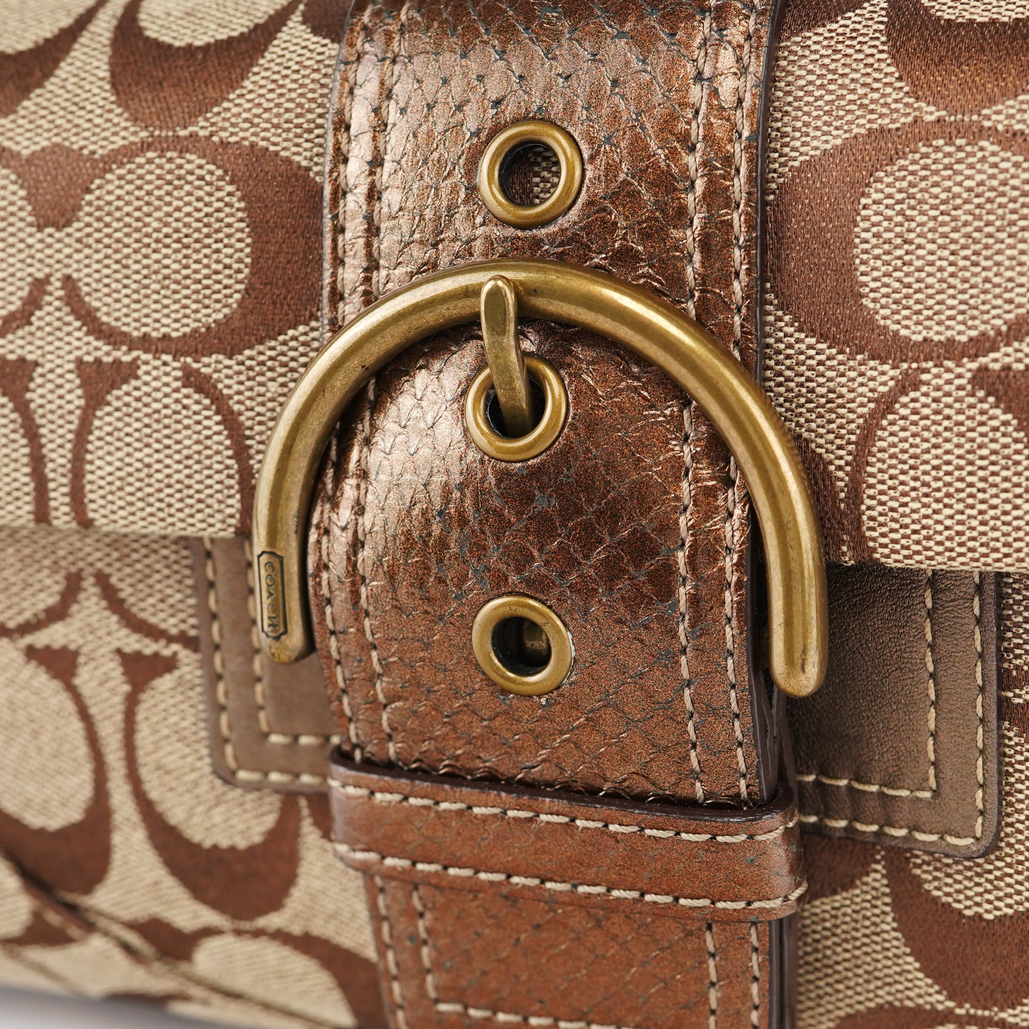 8K38 Beige Snakeskin Embossed Soho Bag