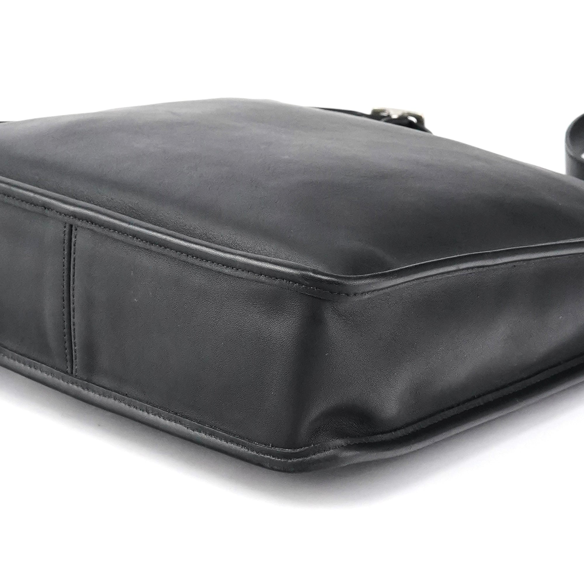 9073 Black Leather Shoulder Bag