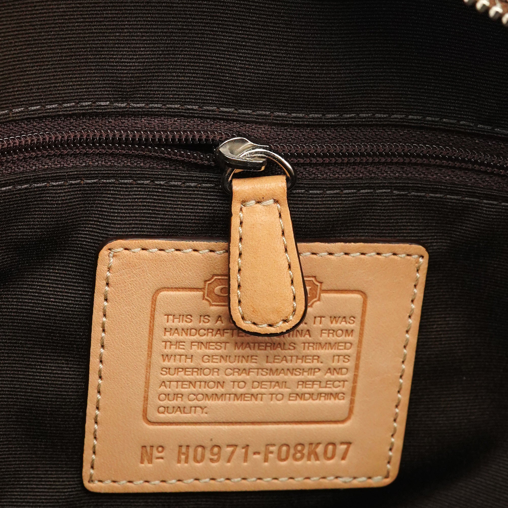 F08K07 Beige Tan Signature Hampton Tote Bag