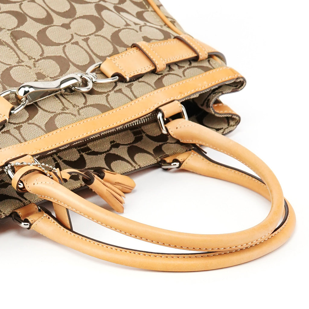 F08K07 Beige Tan Signature Hampton Tote Bag