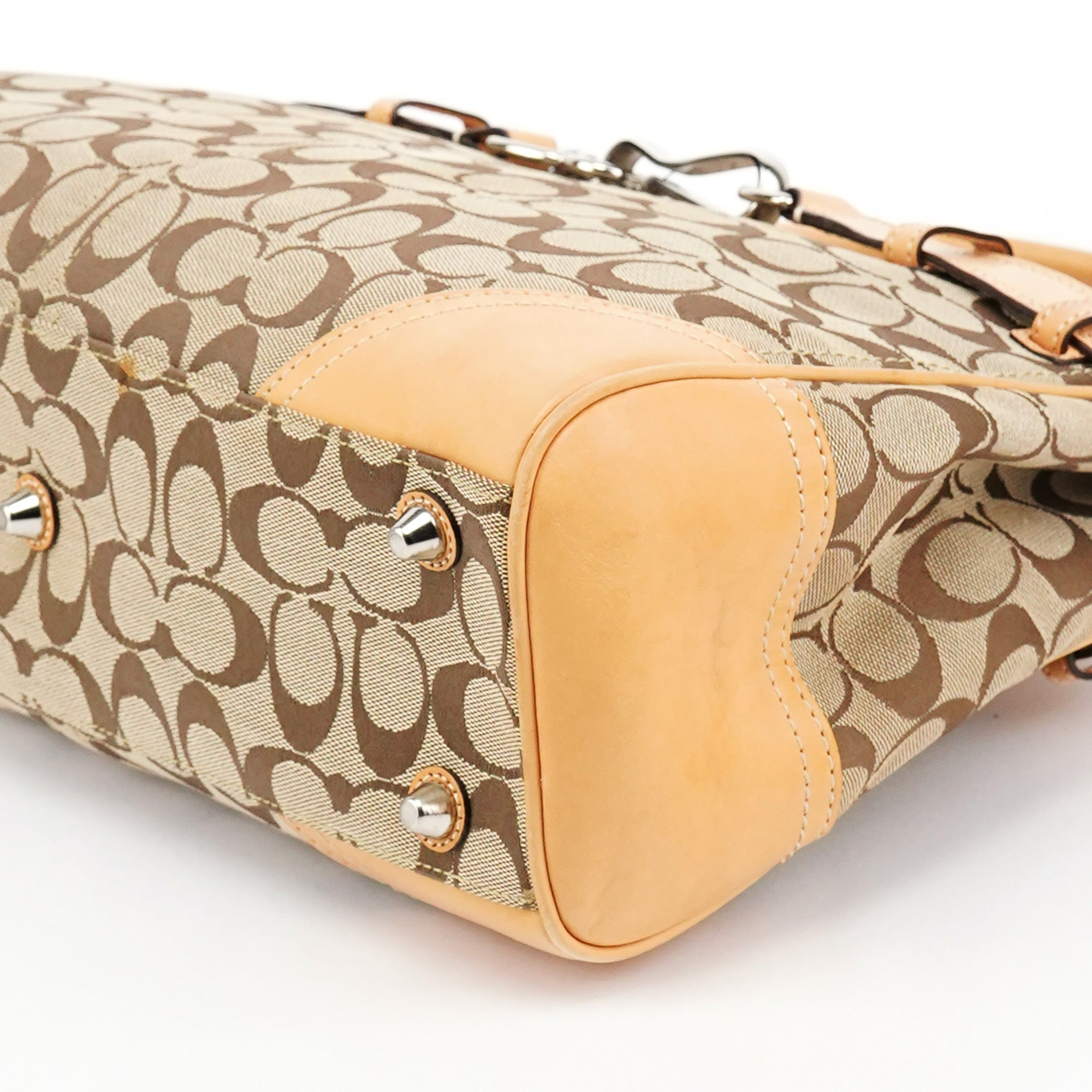F08K07 Beige Tan Signature Hampton Tote Bag