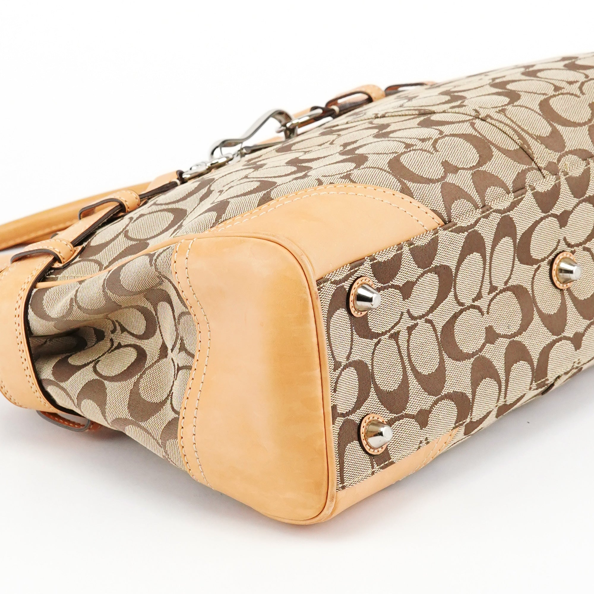 F08K07 Beige Tan Signature Hampton Tote Bag