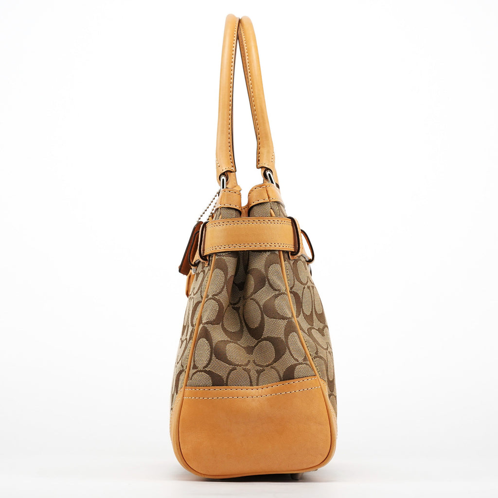 F08K07 Beige Tan Signature Hampton Tote Bag